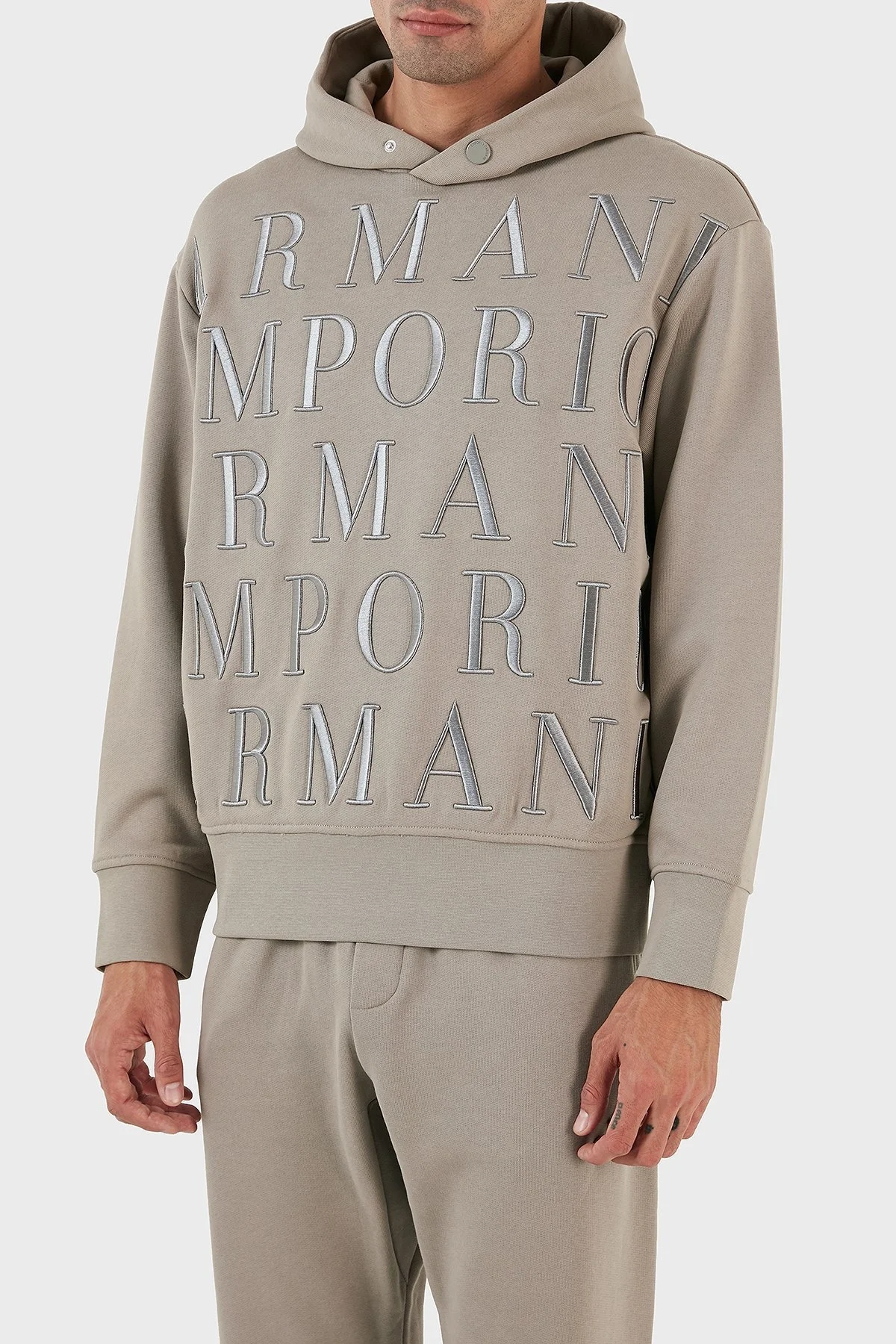 Emporio Armani Tamamı Logo Kabartmalı % 100 Pamuk Kapüşonlu Regular Fit Erkek Sweat 6R1MCR 1JWPZ 0643 BEJ - 3