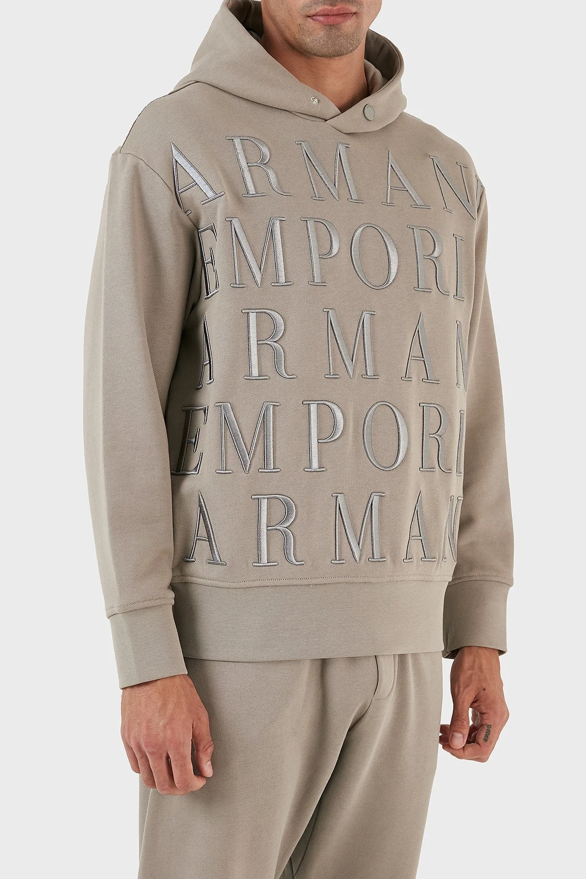 Emporio Armani Tamamı Logo Kabartmalı % 100 Pamuk Kapüşonlu Regular Fit Erkek Sweat 6R1MCR 1JWPZ 0643 BEJ - 4