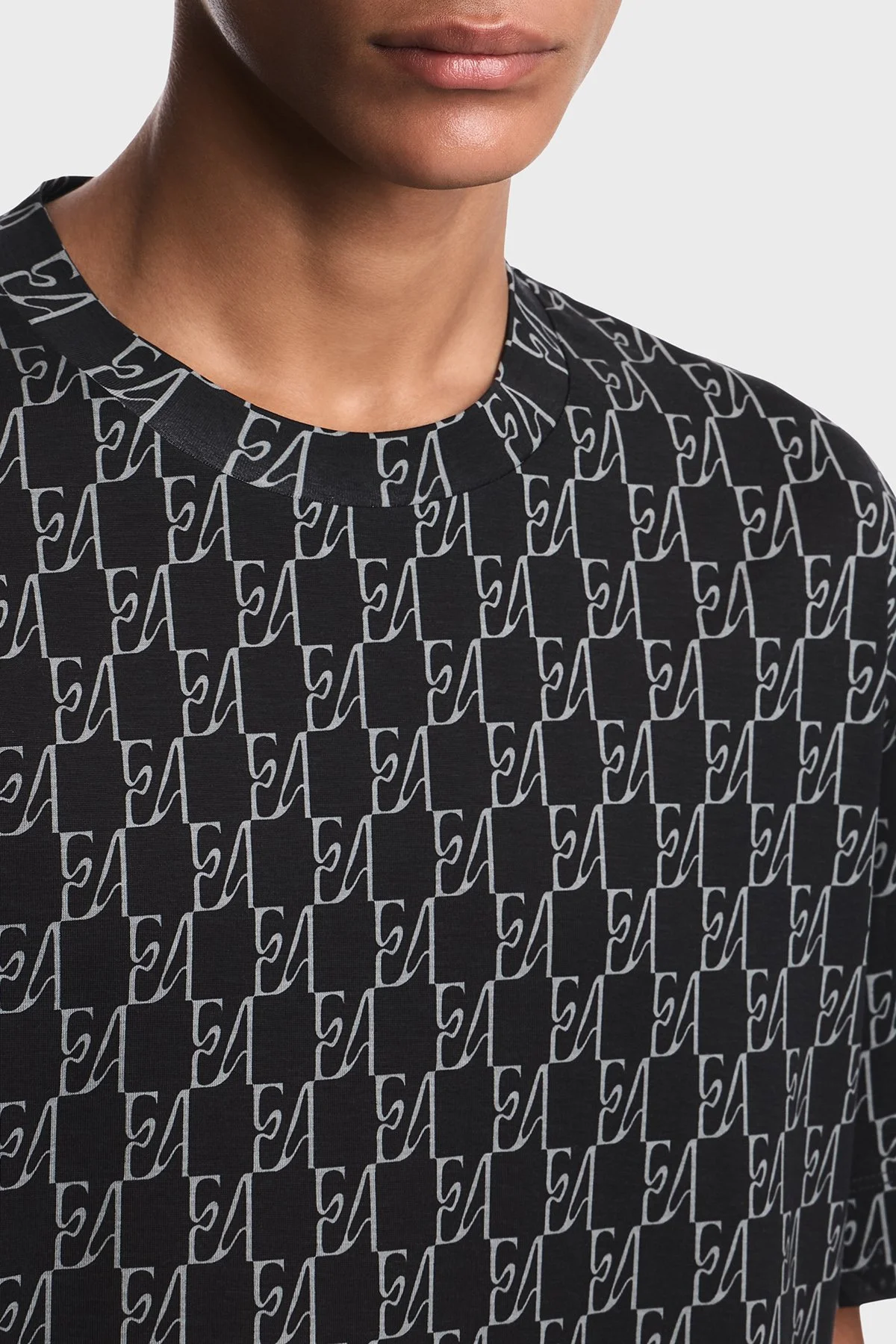 Emporio Armani Tamamı Logolu Bisiklet Yaka Erkek T Shirt EM006812 AF10017 FB562 Lacivert - 5