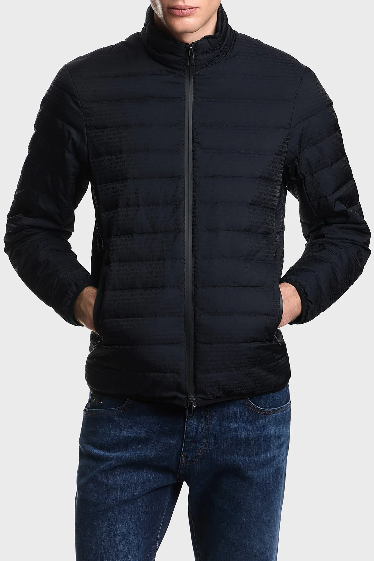 Emporio Armani Tamamı Logolu Dik Yaka Su İtici Erkek Mont EM004953 AF15384 UB118 Lacivert - 1