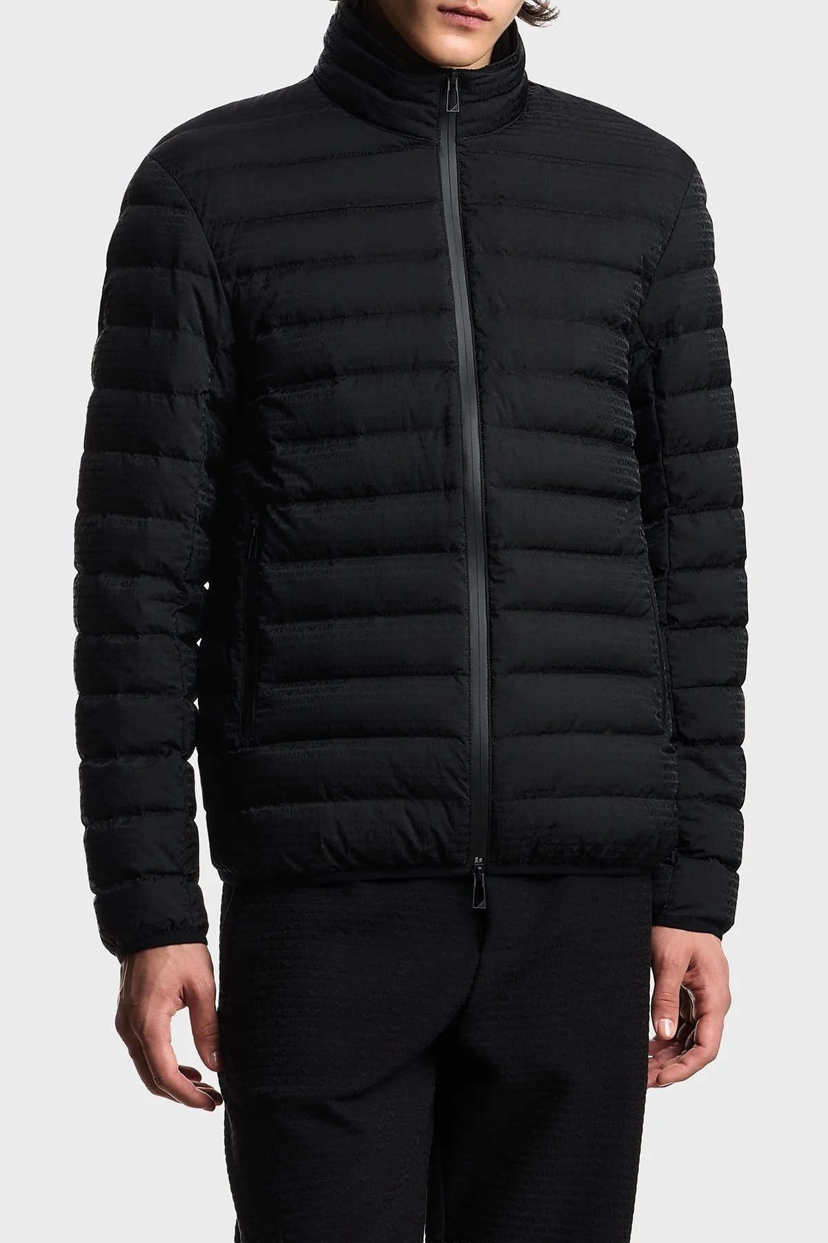 Emporio Armani Tamamı Logolu Dik Yaka Su İtici Erkek Mont EM004953 AF15384 UC001 Siyah - 1