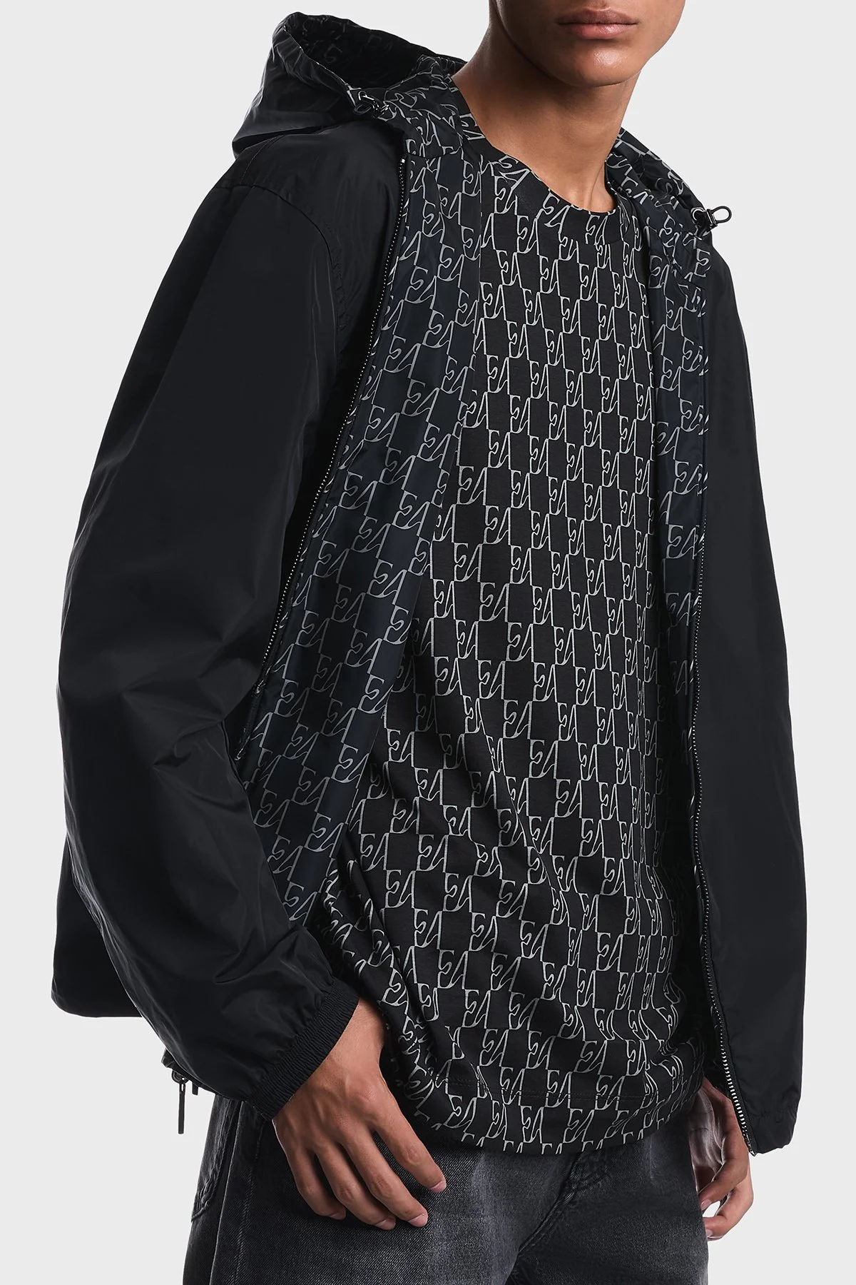 Emporio Armani Tamamı Logolu Suya Dayanıklı Kapüşonlu Erkek Ceket EM006751 AF12021 FB517 Lacivert - 4