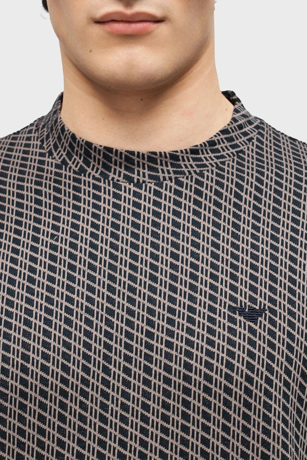 Emporio Armani Yün Karışımlı Kaşmir Örme Detaylı Regular Fit Erkek T Shirt EM005546 AF25181 FB099 LACİVERT-BEJ - 4