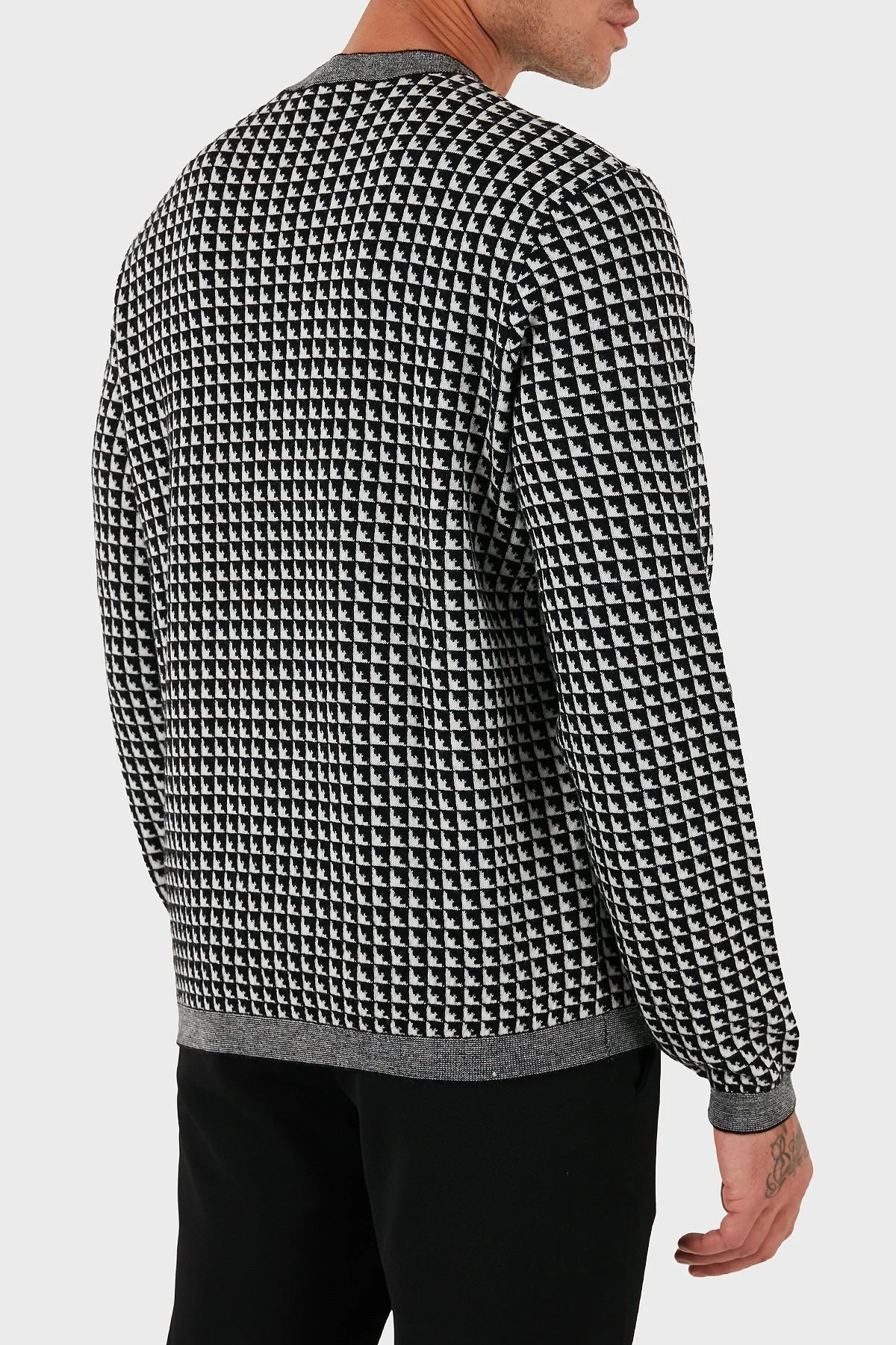 Emporio Armani Yünlü Jakarlı Logo Baskılı Regular Fit Bisiklet Yaka Erkek Kazak EM001989 AF14199 FC043 SİYAH-BEYAZ - 9