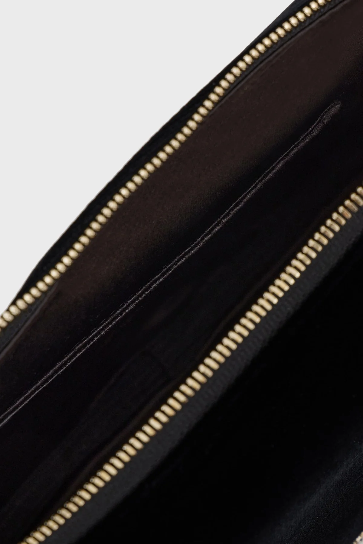 Emporio Armani Zincir Omuz Askılı Kadife Bayan Çanta EW001627 AF15076 UC001 SİYAH - 6