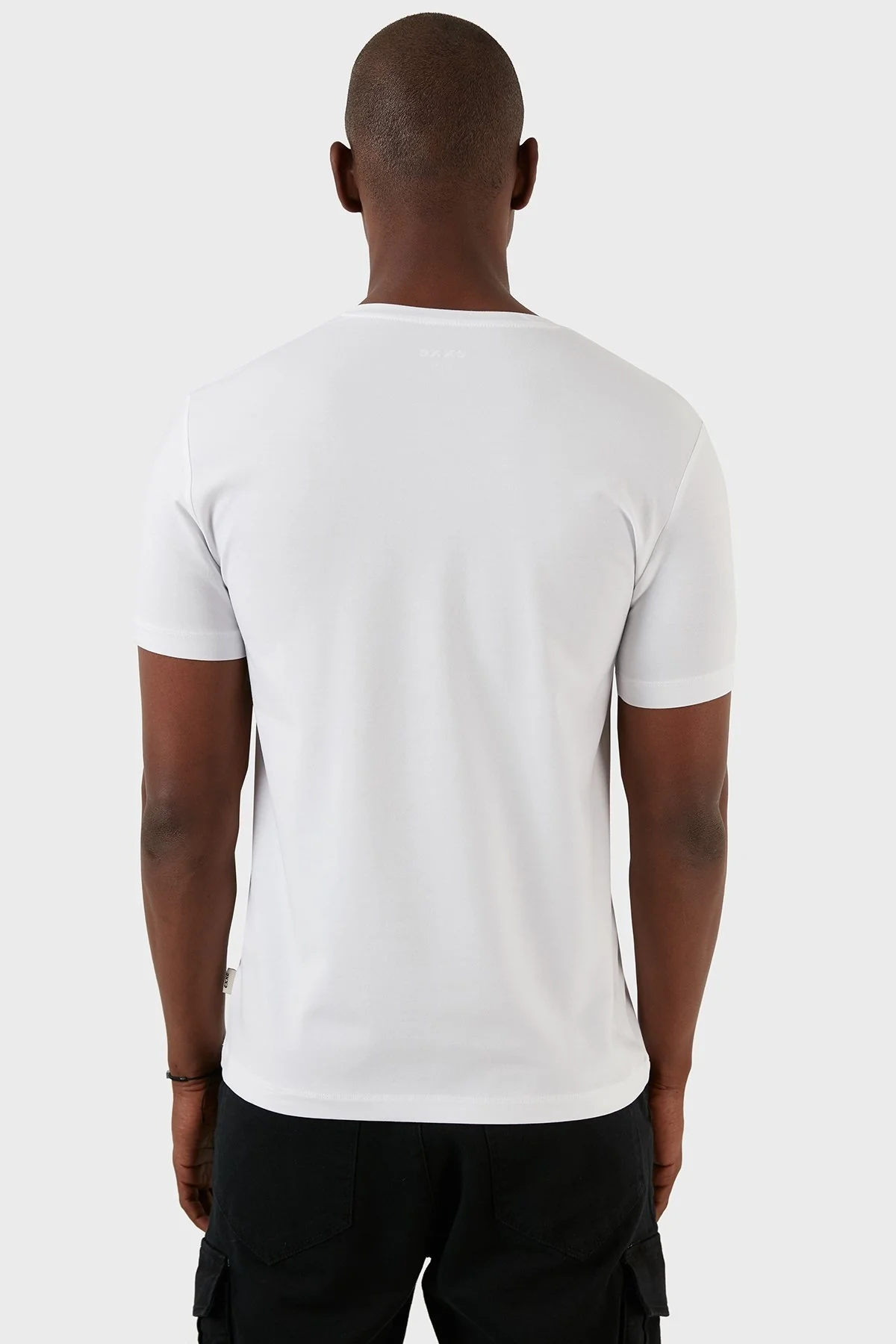 Exxe Pamuklu Regular Fit V Yaka Basic Erkek T Shirt EXXEMODJ000V BEYAZ - 5