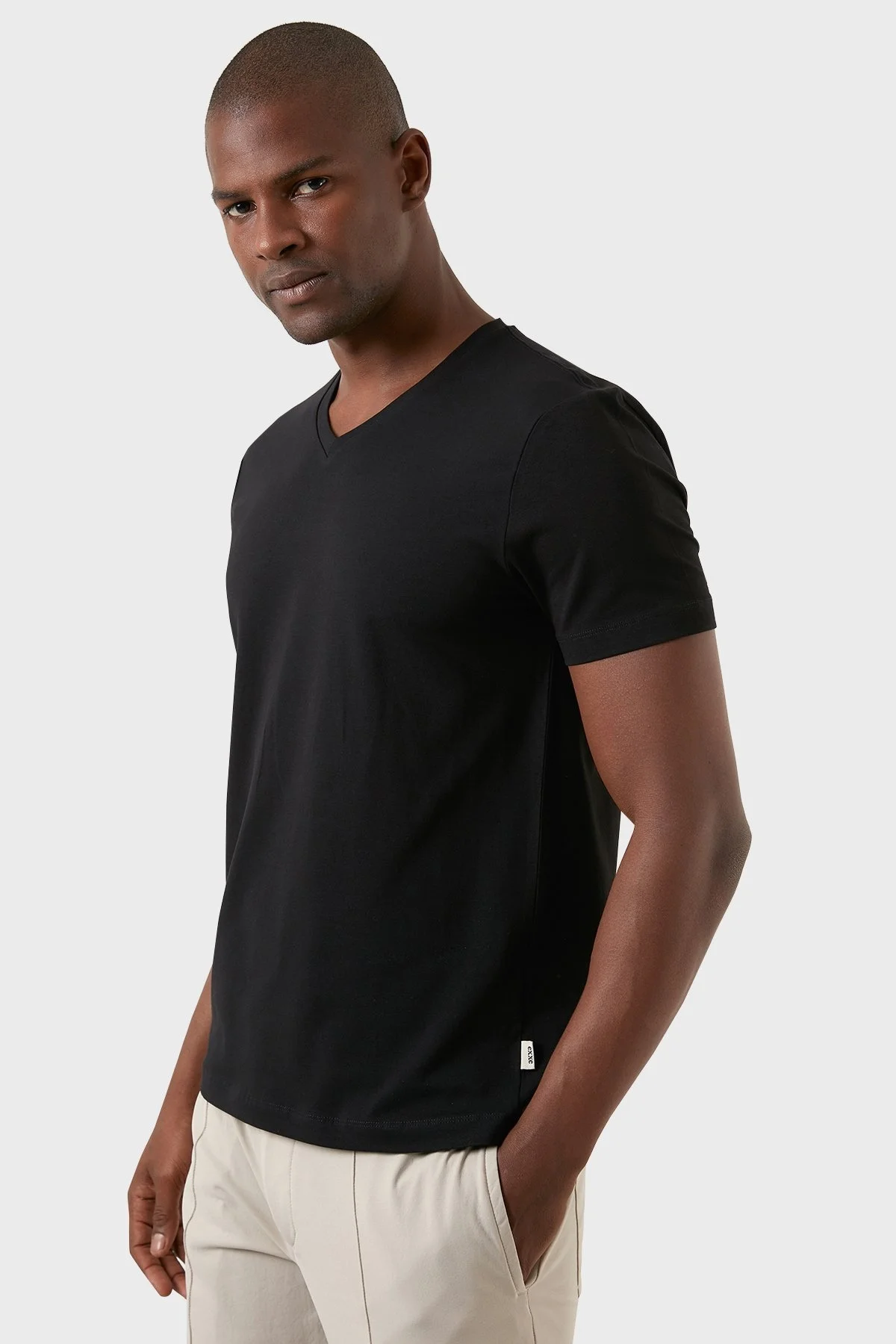 Exxe Pamuklu Regular Fit V Yaka Basic Erkek T Shirt EXXEMODJ000V SİYAH - 1