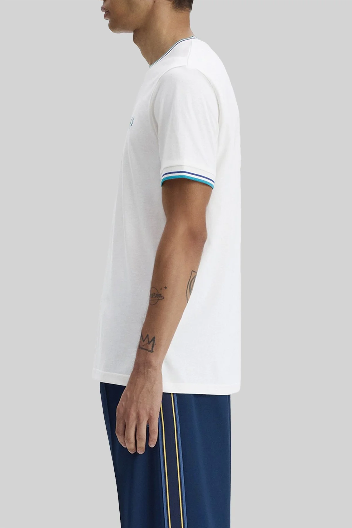 Fred Perry % 100 Pamuk Logo İşlemeli Regular Fit Erkek T Shirt M1588 94A KREM - 2
