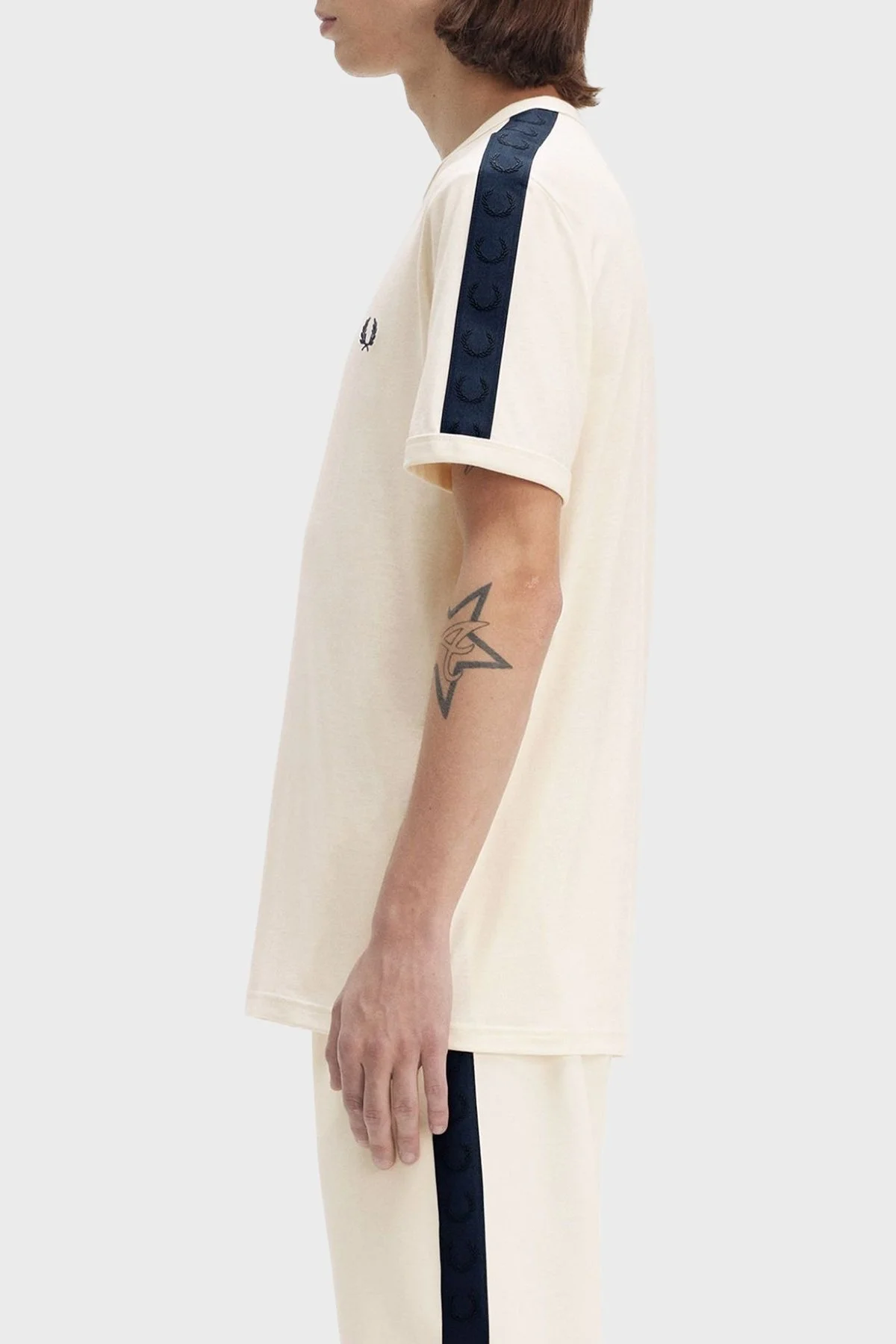 Fred Perry % 100 Pamuk Regular Fit Bisiklet Yaka Bant Detaylı Erkek T Shirt M4613 170 BEYAZ - 10