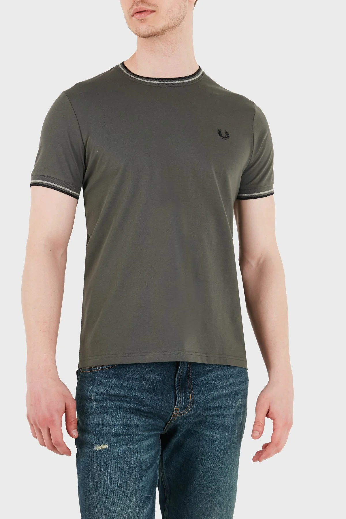 Fred Perry % 100 Pamuk Regular Fit Şerit Detaylı Bisiklet Yaka Erkek T Shirt M1588V 04B HAKİ - 3