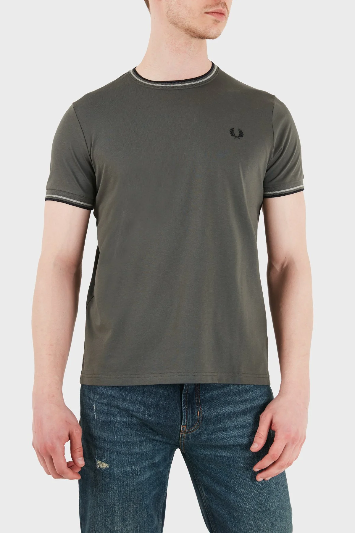 Fred Perry % 100 Pamuk Regular Fit Şerit Detaylı Bisiklet Yaka Erkek T Shirt M1588V 04B HAKİ - 4