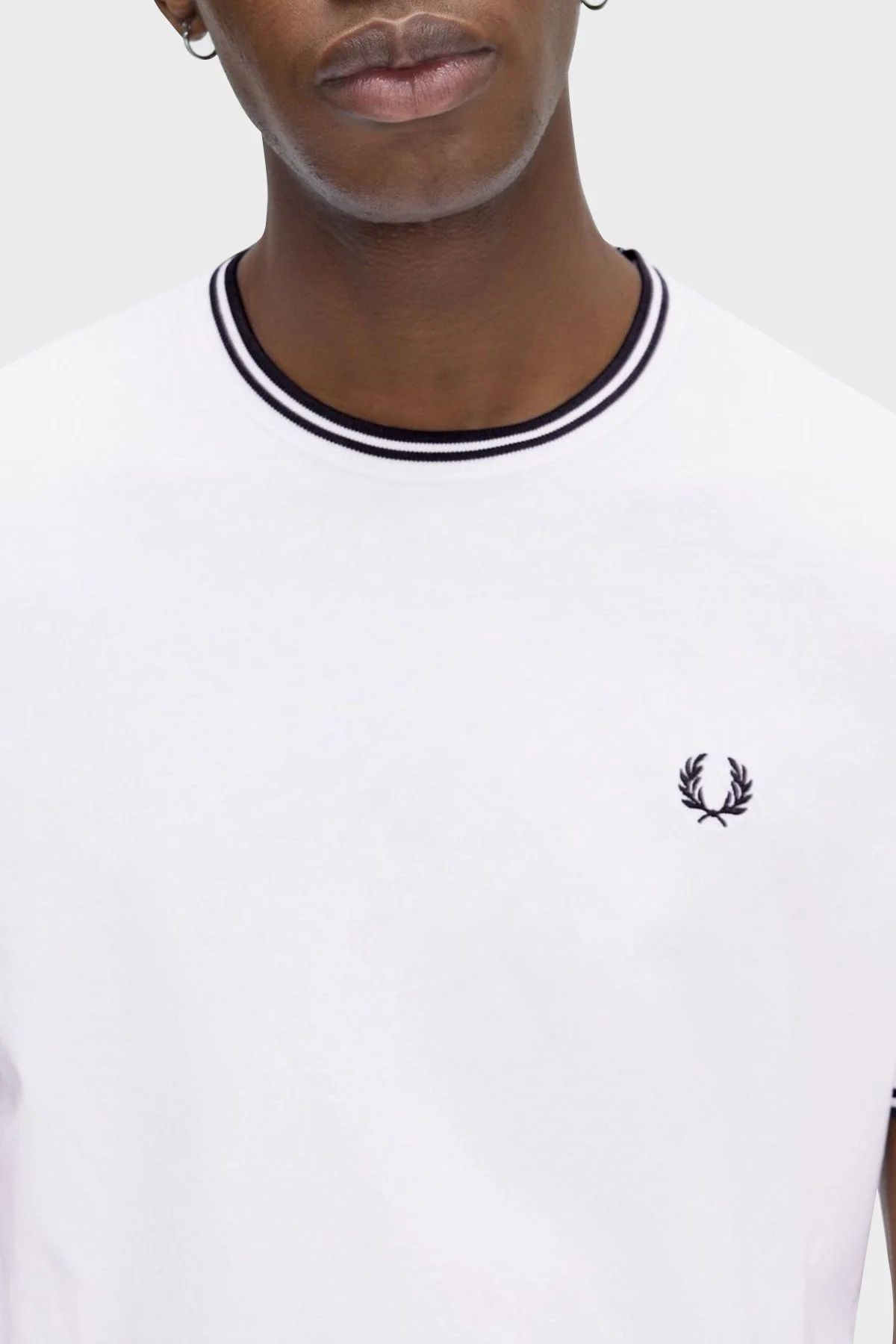 Fred Perry % 100 Pamuk Regular Fit Şerit Detaylı Sıfır Yaka Erkek T Shirt M1588 100 BEYAZ - 8