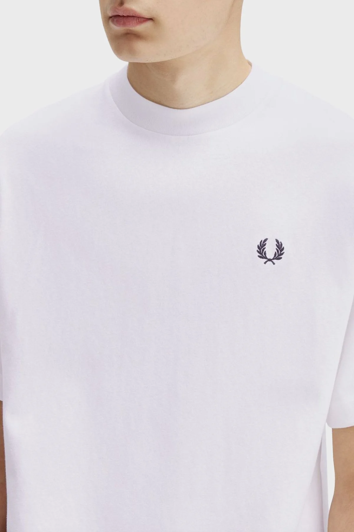 Fred Perry % 100 Pamuk Relaxed Fit Bisiklet Yaka Erkek T Shirt M8710 100 BEYAZ - 4