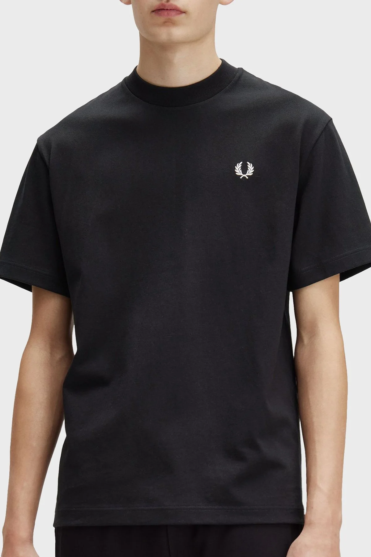 Fred Perry % 100 Pamuk Relaxed Fit Bisiklet Yaka Erkek T Shirt M8710 102 SİYAH - 2