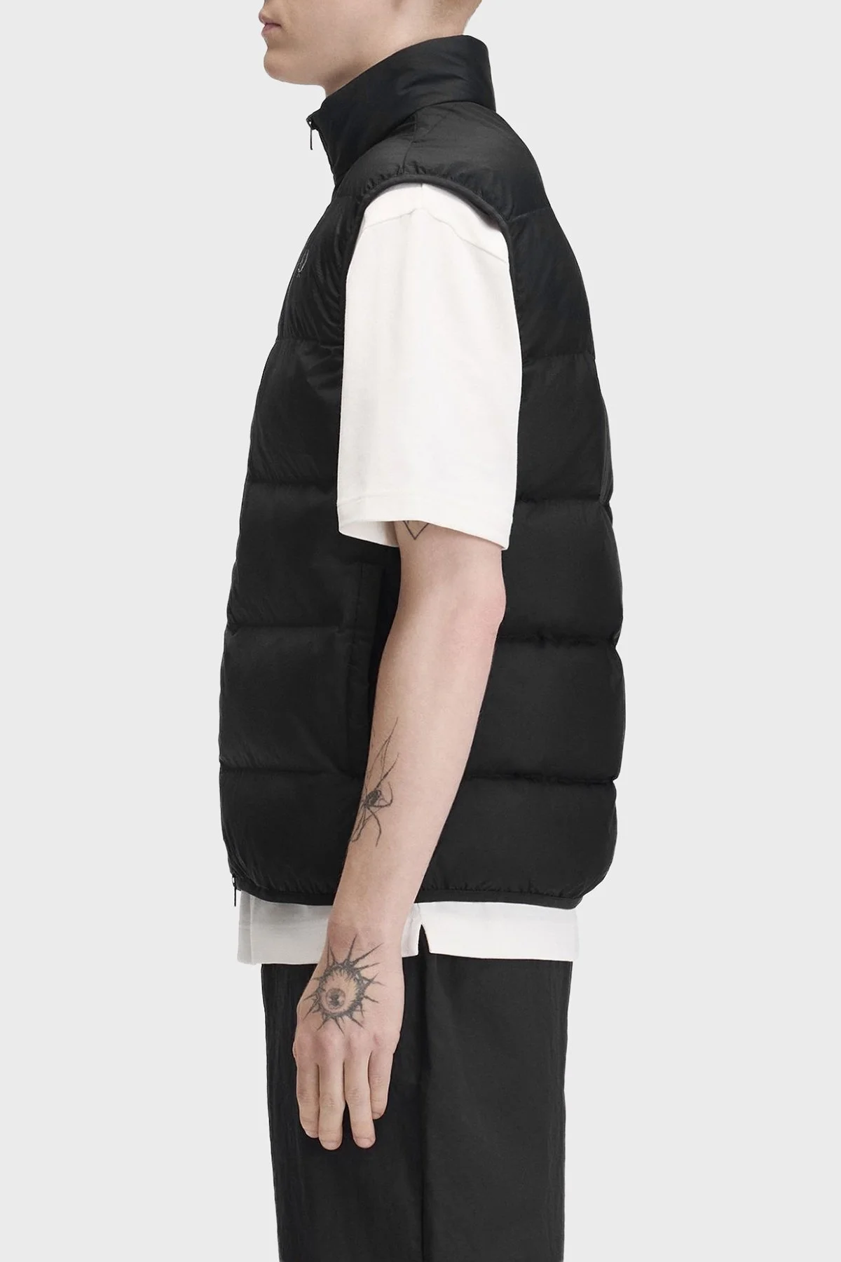 Fred Perry Kapitoneli Regular Fit Dik Yaka Şişme Unisex Yelek J8522 184 Siyah - 9