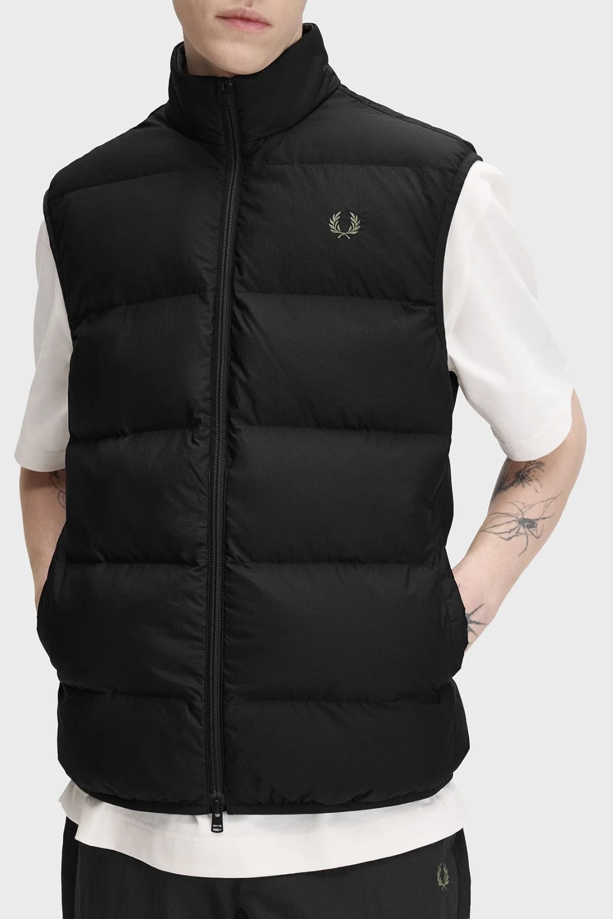 Fred Perry Kapitoneli Regular Fit Dik Yaka Şişme Unisex Yelek J8522 184 Siyah - 10