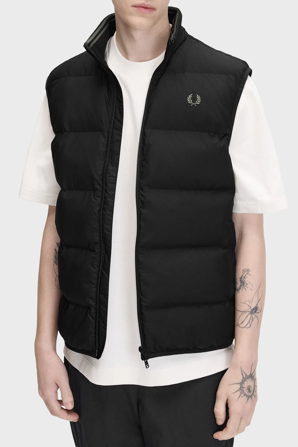 Fred Perry Kapitoneli Regular Fit Dik Yaka Şişme Unisex Yelek J8522 184 Siyah - 11