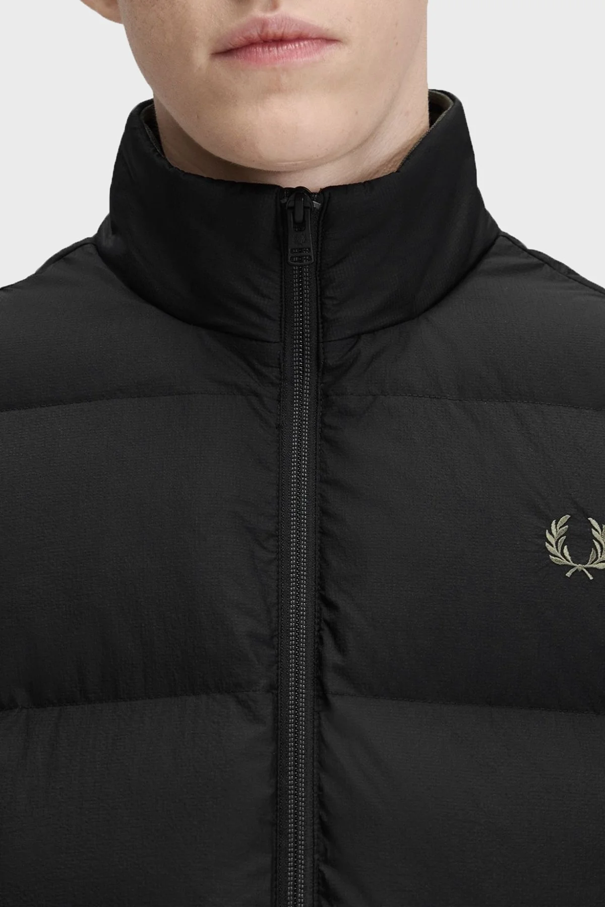 Fred Perry Kapitoneli Regular Fit Dik Yaka Şişme Unisex Yelek J8522 184 Siyah - 12