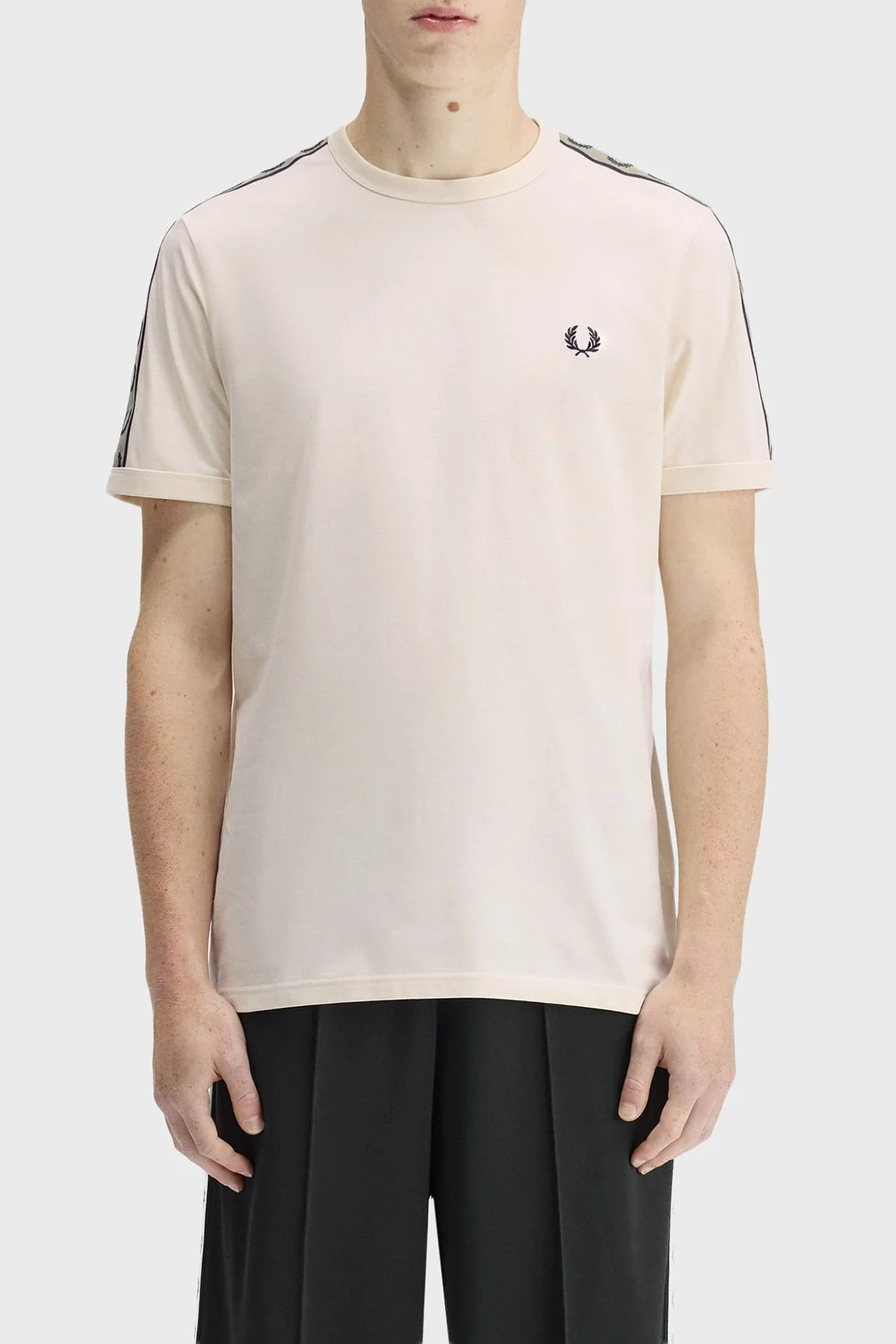Fred Perry Logolu % 100 Pamuk Bisiklet Yaka Erkek T Shirt M4613 28B EKRU - 1