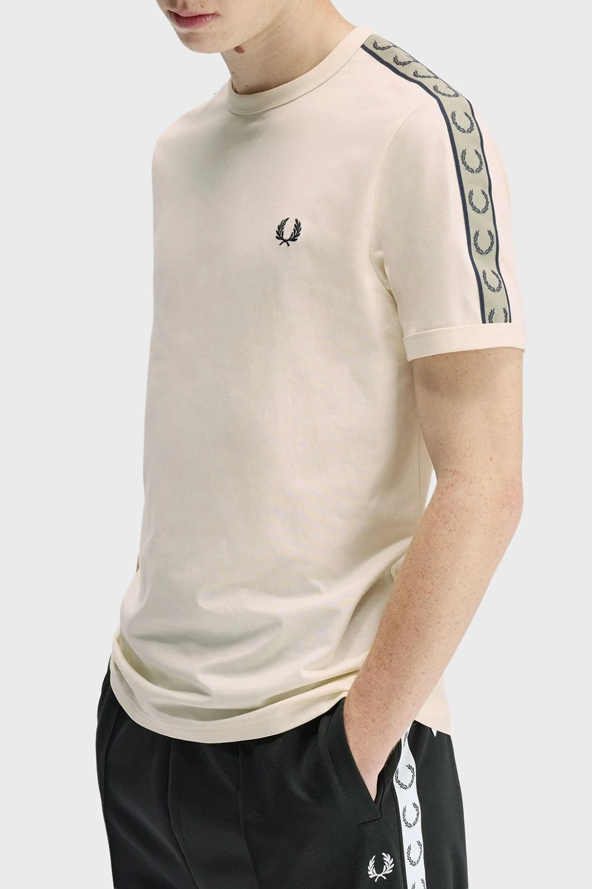 Fred Perry Logolu % 100 Pamuk Bisiklet Yaka Erkek T Shirt M4613 28B EKRU - 3