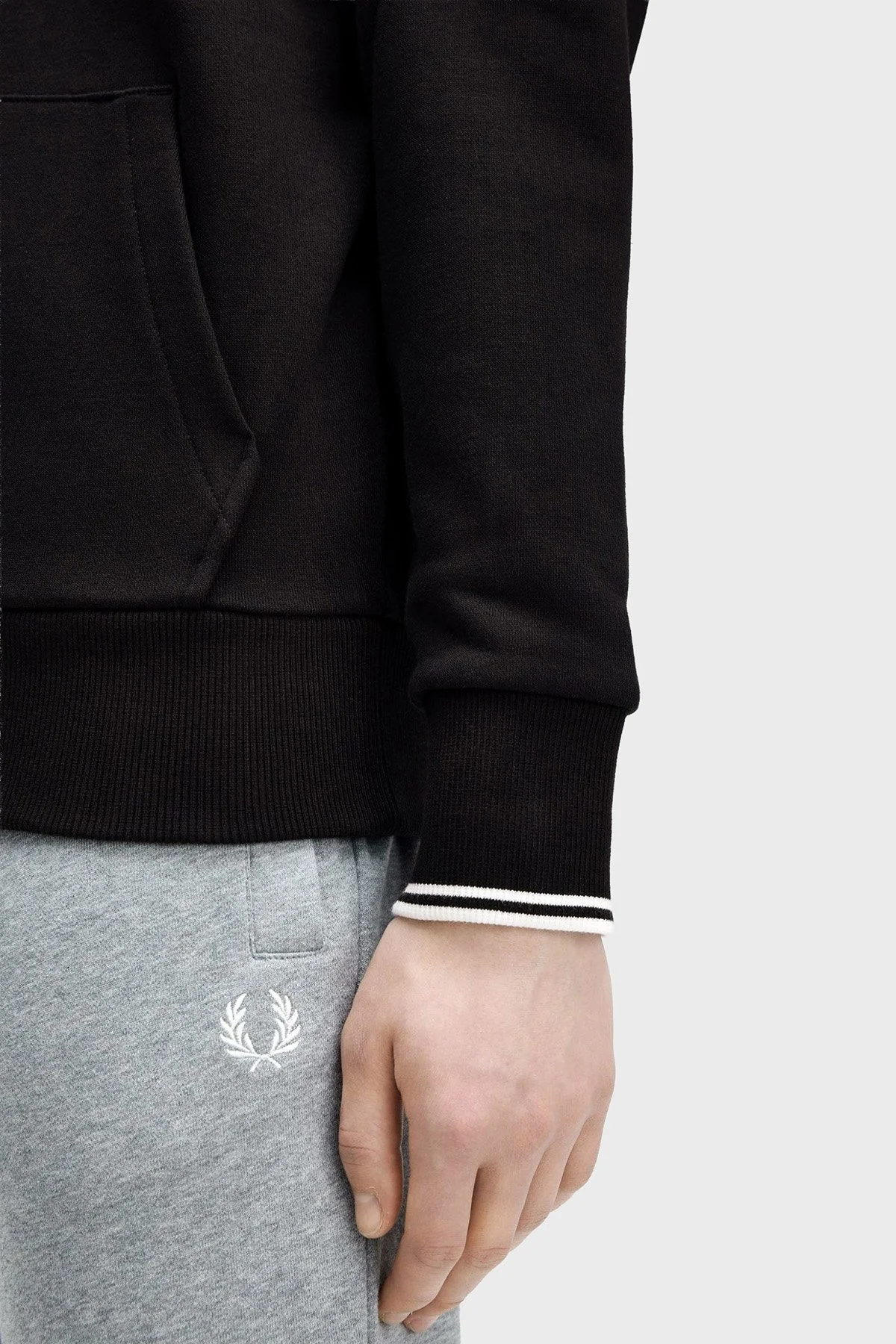 Fred Perry Logolu % 100 Pamuk Regular Fit Kapüşonlu Erkek Sweat M2643 102 SİYAH - 5