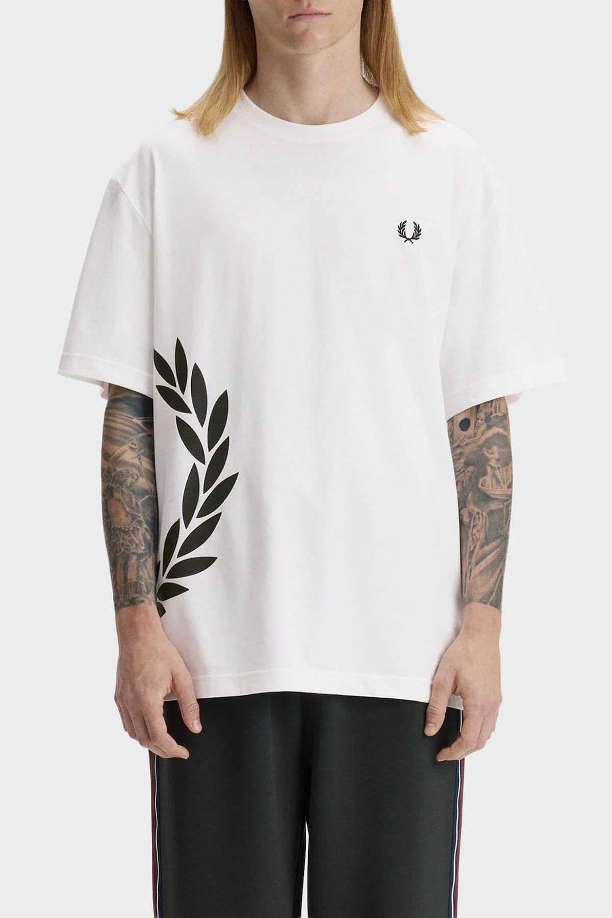 Fred Perry Logolu % 100 Pamuk Relaxed Fit Bisiklet Yaka Erkek T Shirt M2440 129 BEYAZ - 1