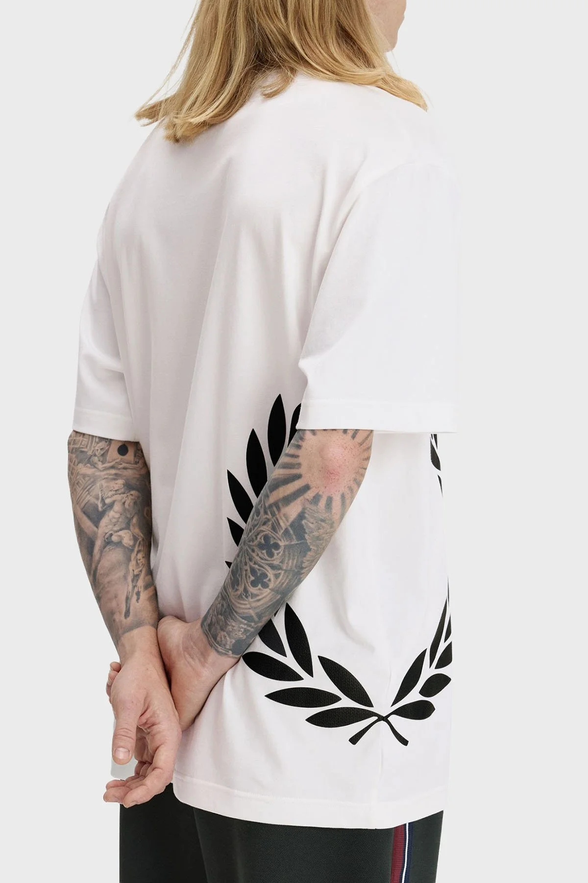 Fred Perry Logolu % 100 Pamuk Relaxed Fit Bisiklet Yaka Erkek T Shirt M2440 129 BEYAZ - 5