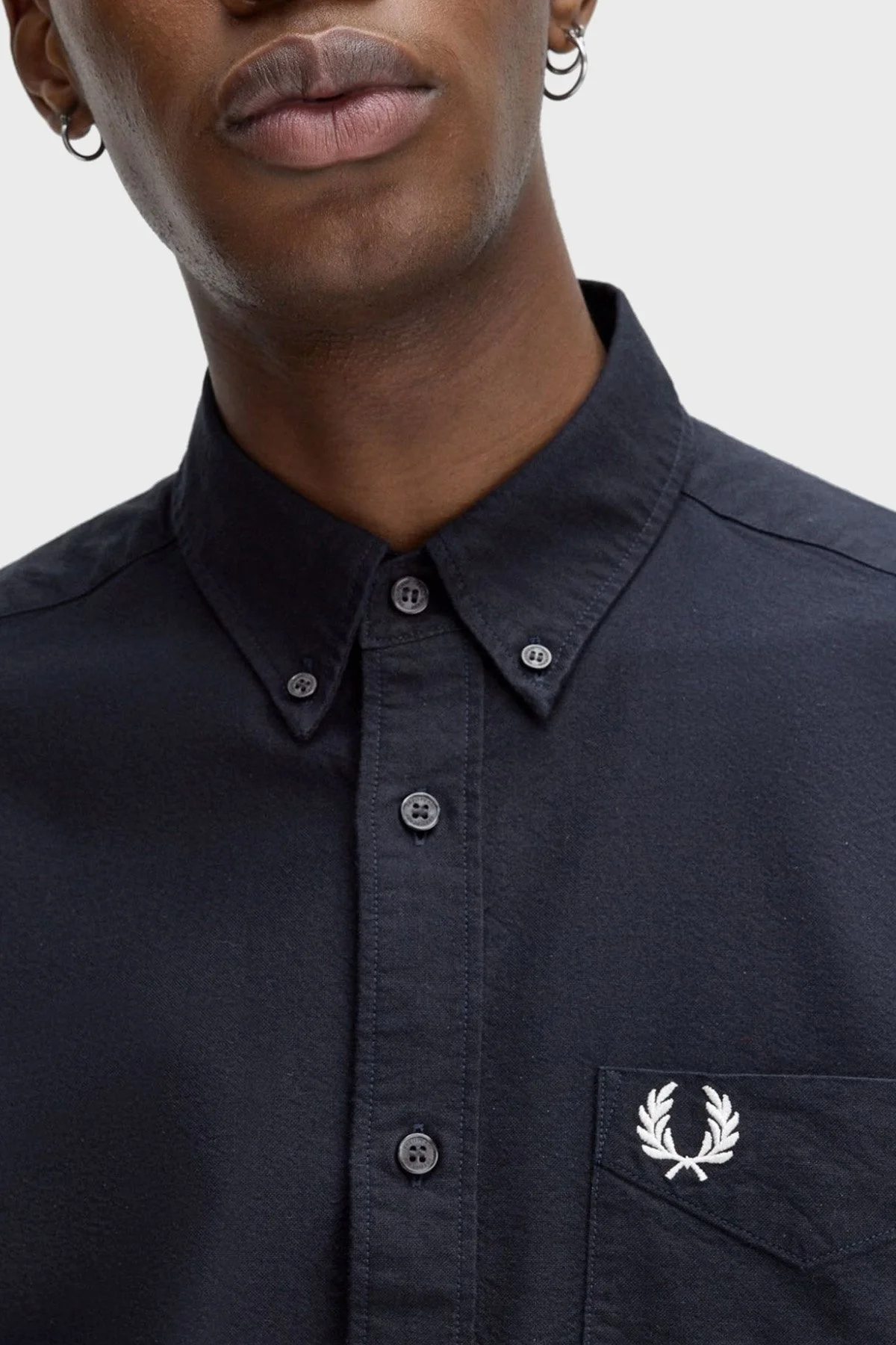 Fred Perry Logolu Pamuklu Regular Fit Düğmeli Yaka Erkek Gömlek M5516 608 LACİVERT - 4