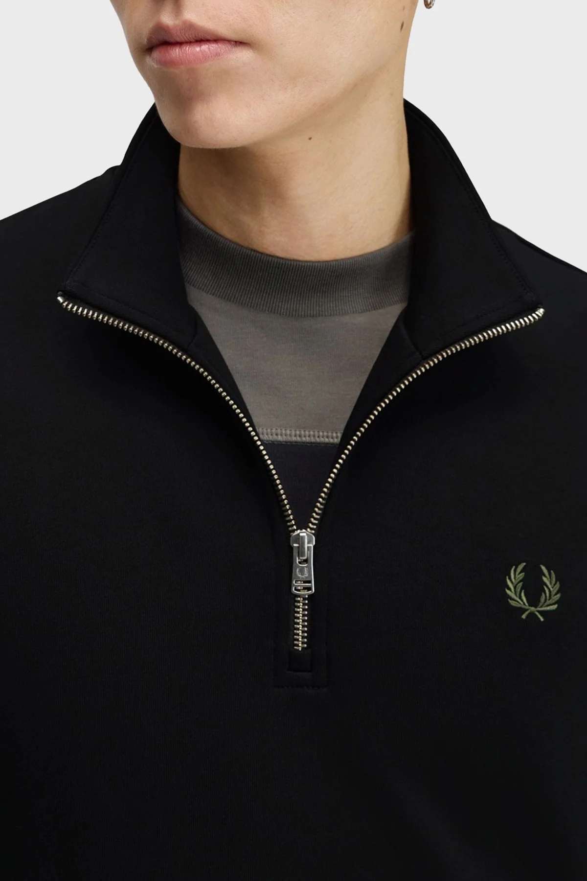 Fred Perry Logolu Pamuklu Yarım Fermuarlı Dik Yaka Erkek Sweat M3574 W54 Siyah - 5