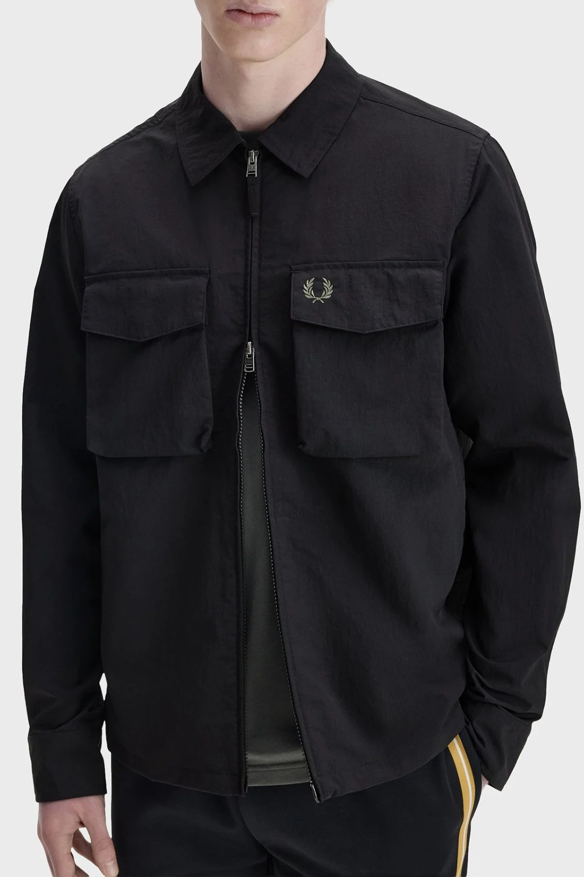 Fred Perry Logolu Regular Fit Klasik Yaka Fermuarlı Erkek Gömlek M2402 102 SİYAH - 3