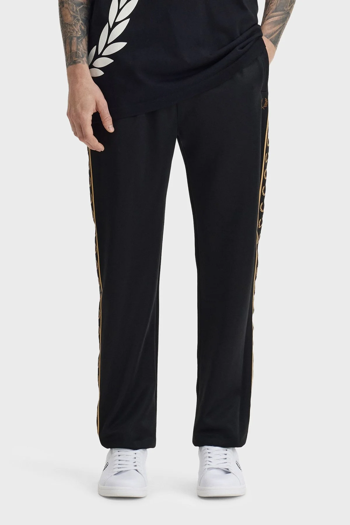 Fred Perry Pamuk Karışımlı Regular Fit Logo Şeritli Normal Bel Erkek Pantolon T5507 90A SİYAH - 1