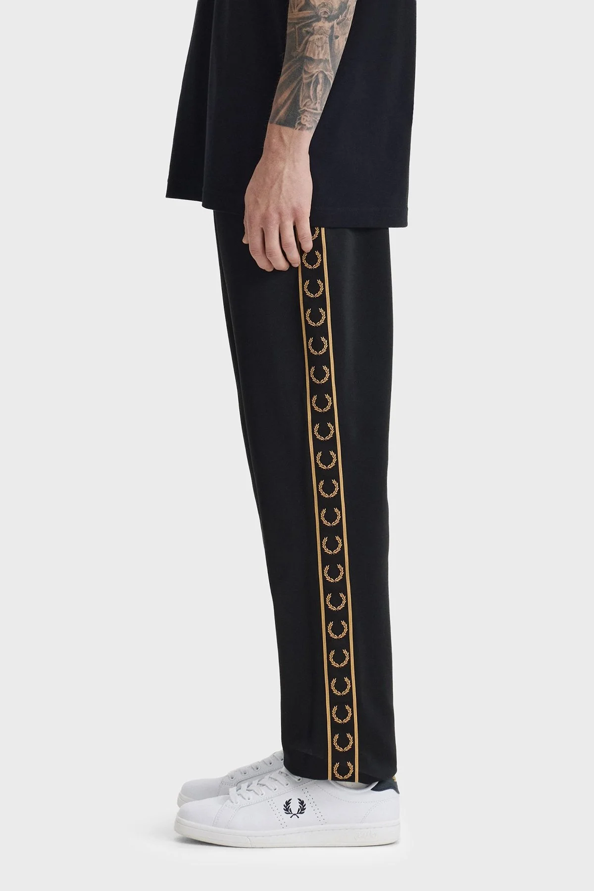 Fred Perry Pamuk Karışımlı Regular Fit Logo Şeritli Normal Bel Erkek Pantolon T5507 90A SİYAH - 3