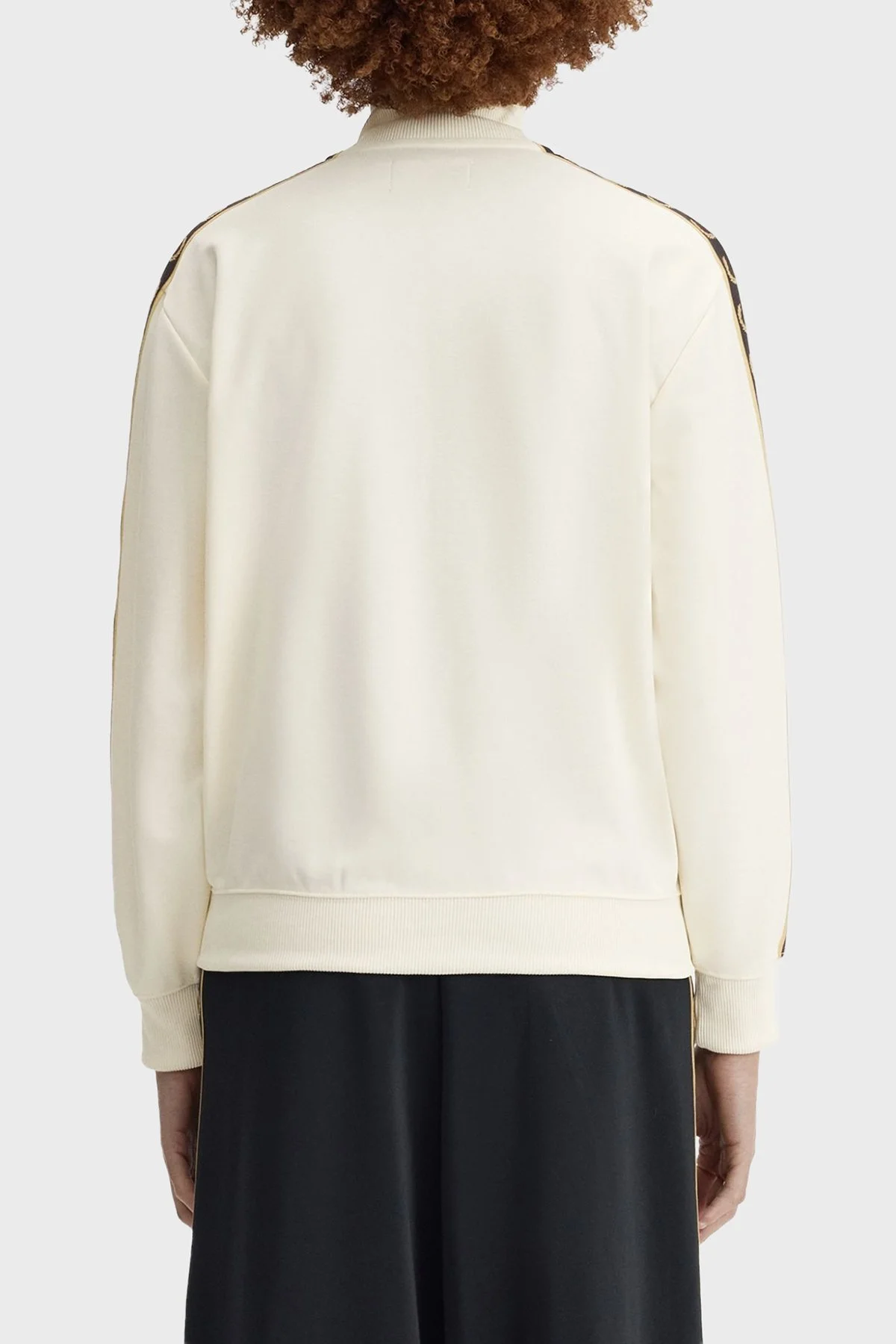 Fred Perry Pamuk Karışımlı Relaxed Fit Logo şeritli Dik Yaka Fermuarlı Bayan Sweat J9100 560 EKRU - 2