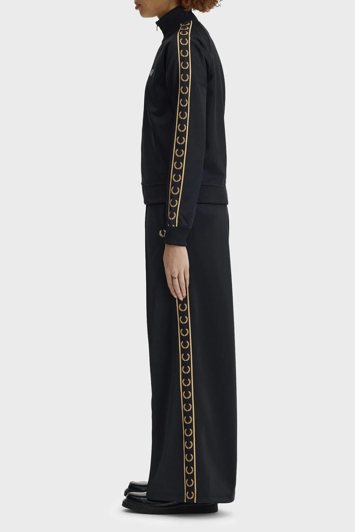 Fred Perry Pamuk Karışımlı Wide Leg Fit Logo Şeritli Yüksek Bel Bayan Pantolon T2106 90A SİYAH - 3