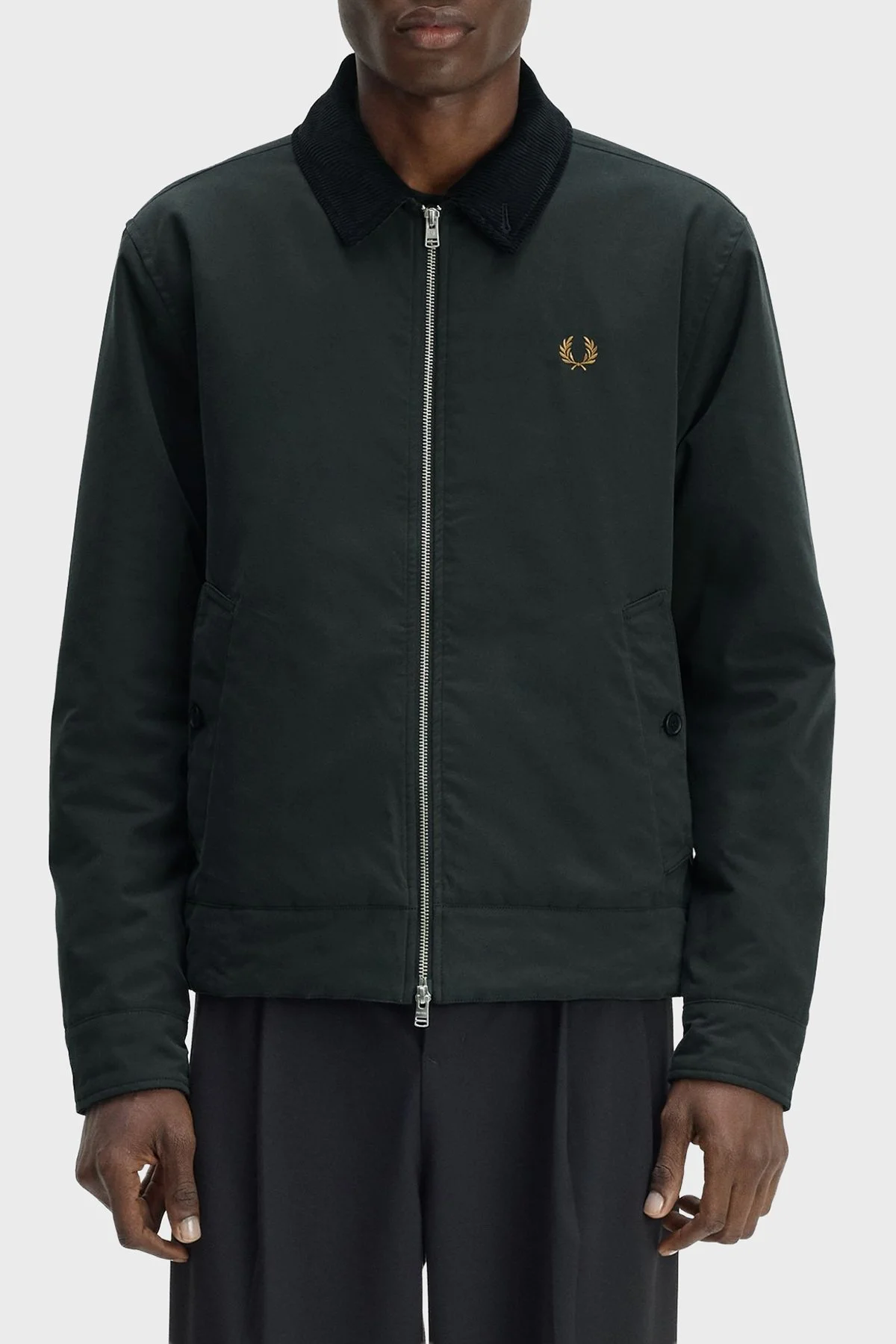 Fred Perry Pamuklu Regular Fit Kadife Yaka Logolu Unisex Mont J8535 Q20 Koyu yeşil - 1