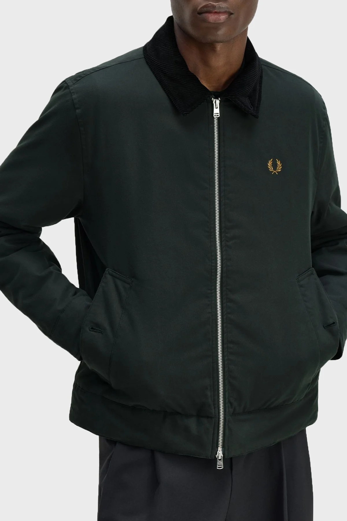 Fred Perry Pamuklu Regular Fit Kadife Yaka Logolu Unisex Mont J8535 Q20 Koyu yeşil - 5