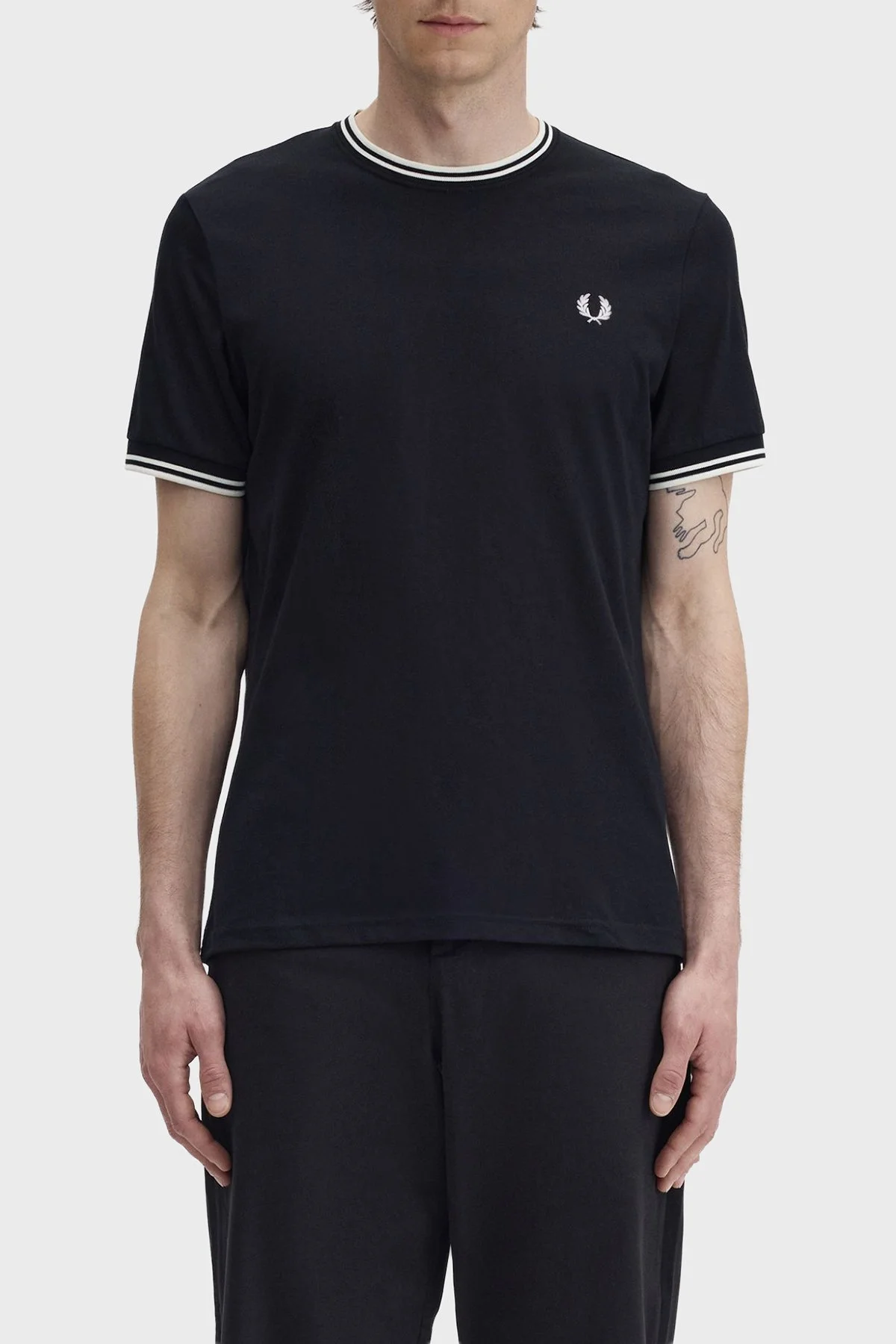 Fred Perry Pamuklu Regular Fit Logolu Bisiklet Yaka Erkek T Shirt M1588V 102 SİYAH - 1