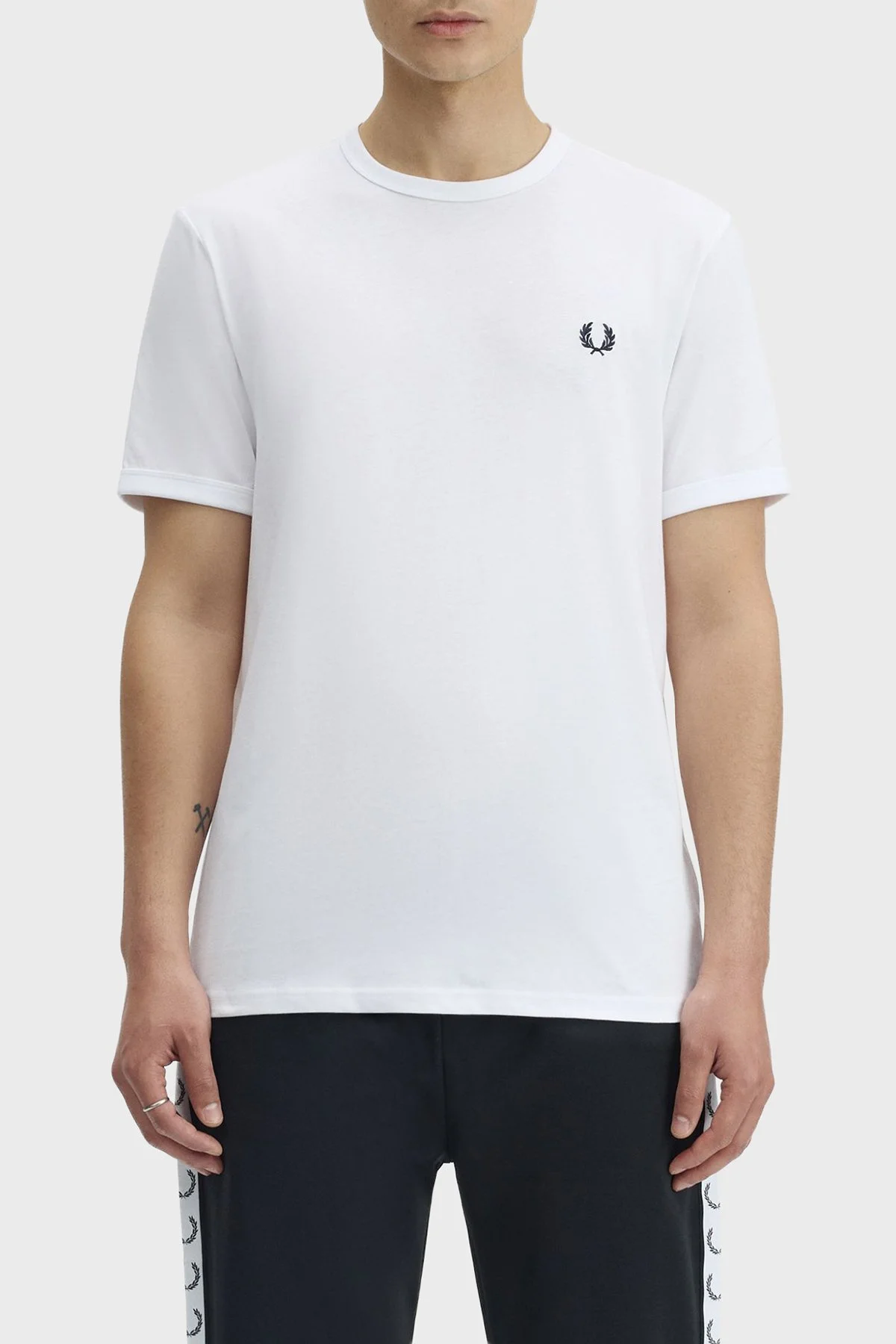 Fred Perry Pamuklu Regular Fit Logolu Bisiklet Yaka Erkek T Shirt M3519 100 BEYAZ - 1