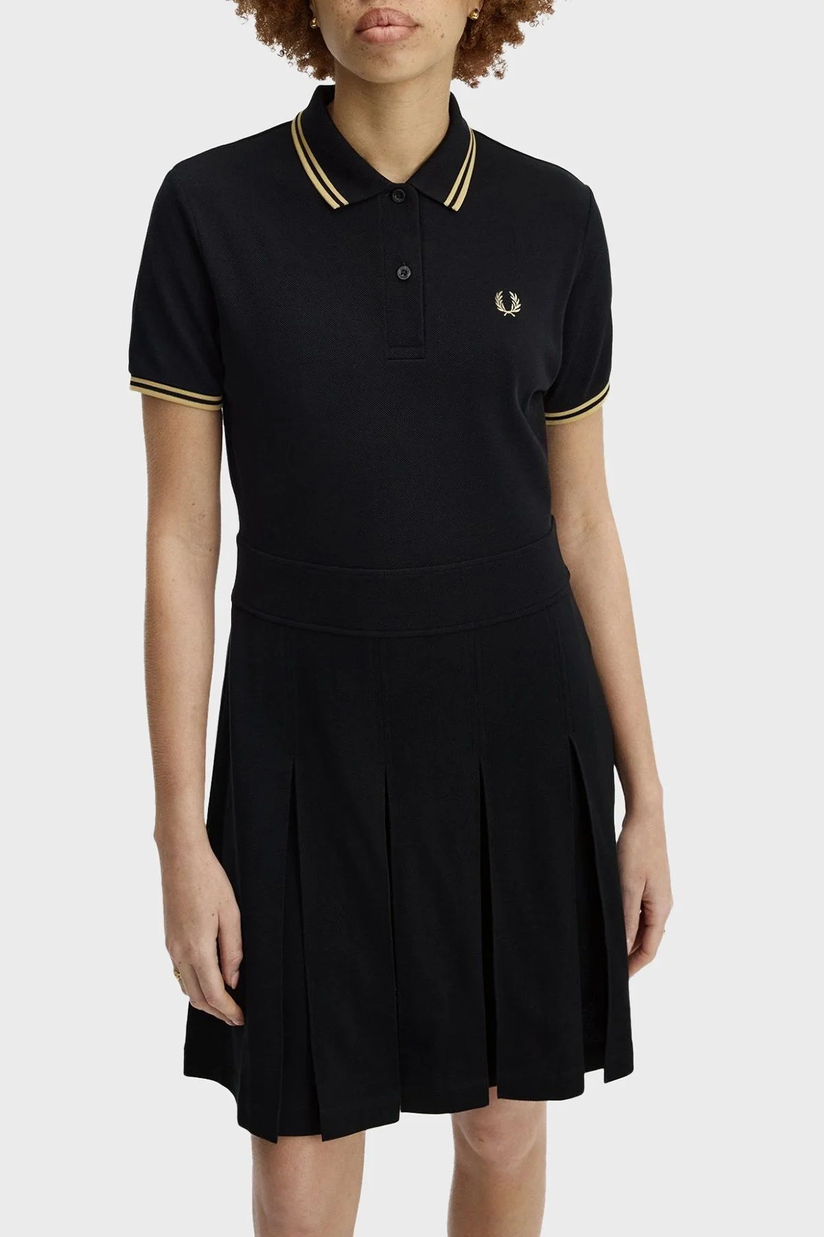 Fred Perry Pamuklu Regular Fit Logolu Düğmeli Polo Yaka Pileli Kadın Elbise D1177 90A SİYAH - 1