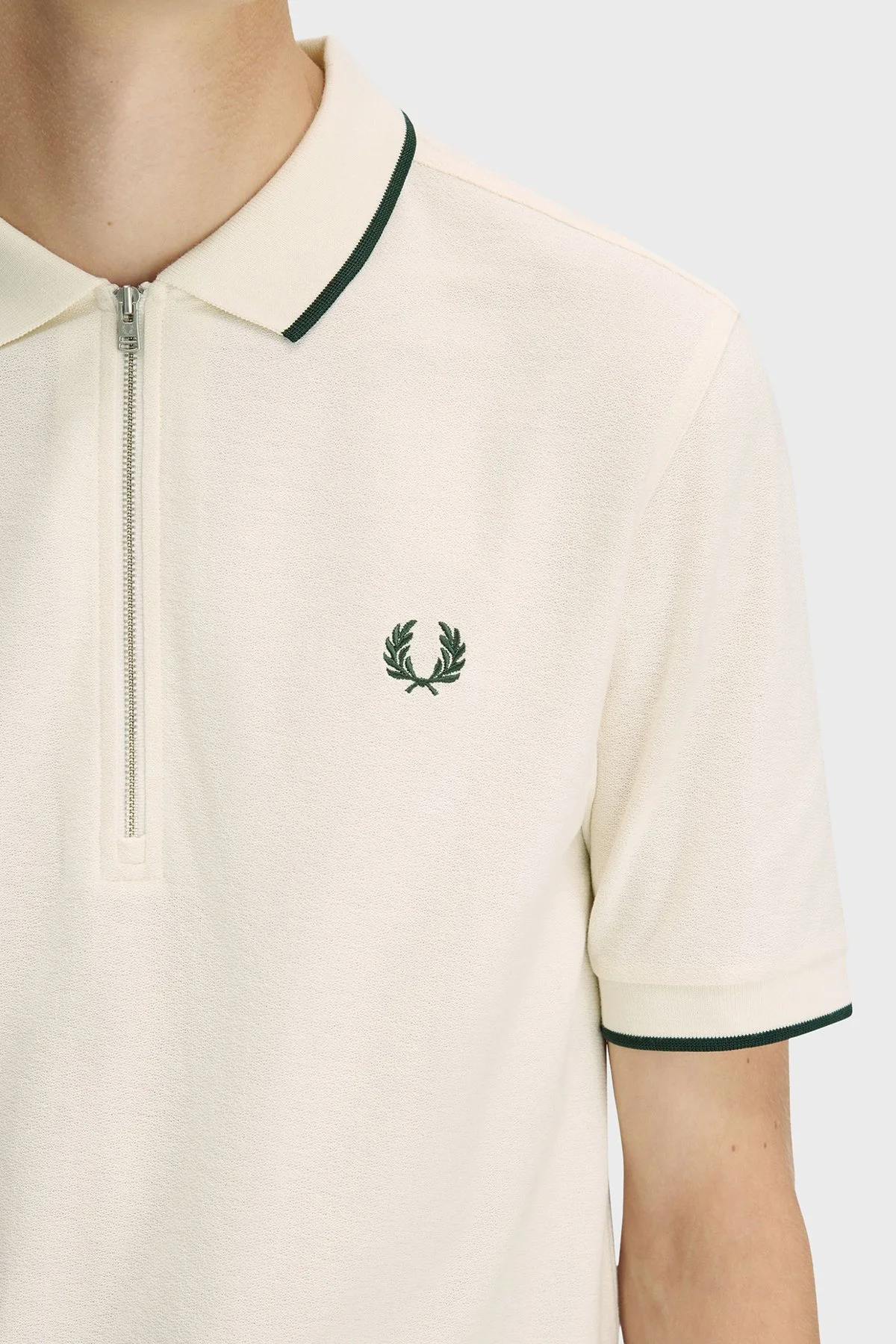 Fred Perry Şerit Detaylı % 100 Pamuk Regular Fit Yarım Fermuarlı Erkek Polo M2383 560 EKRU - 4