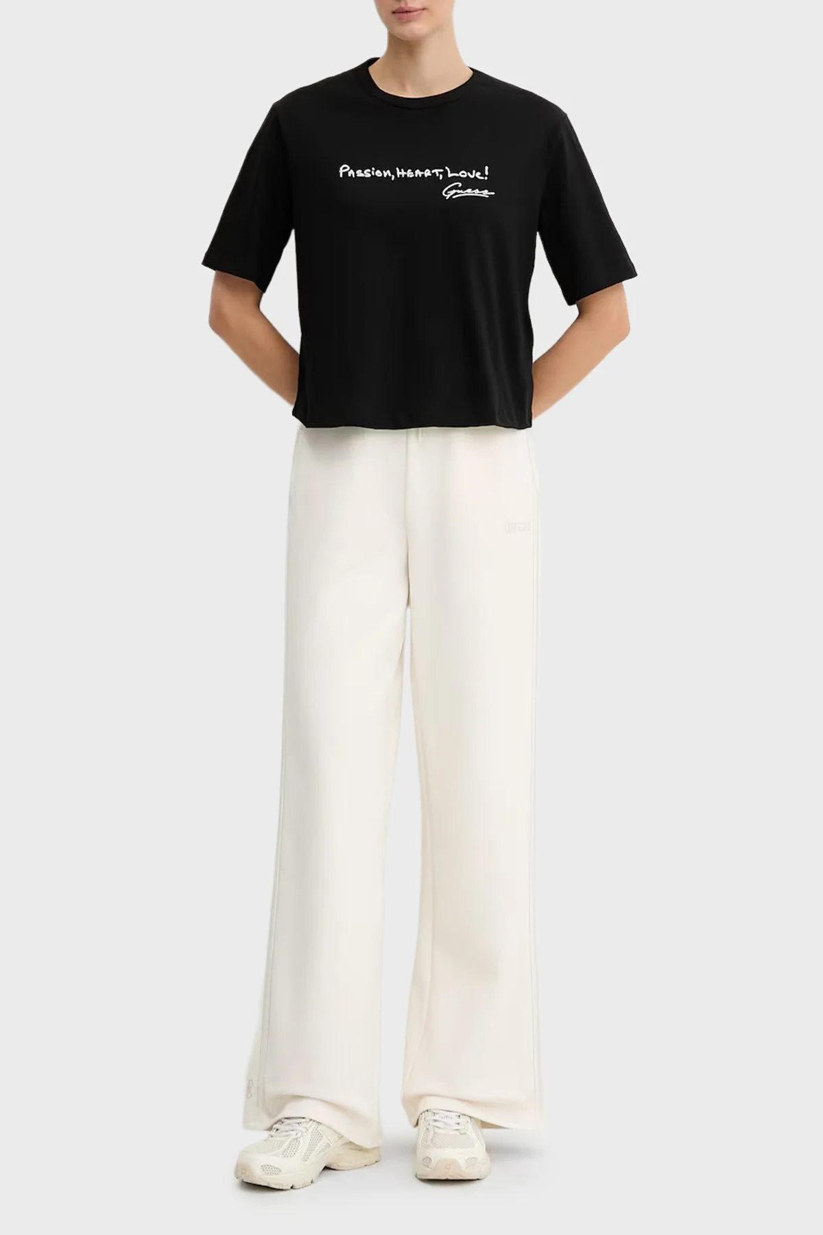 Gues Yazılı Pamuklu Regular Fit Bisiklet Yaka V6RI09I3Z14 Bayan T Shirt V6RI09 I3Z14 JBLK SİYAH - 2