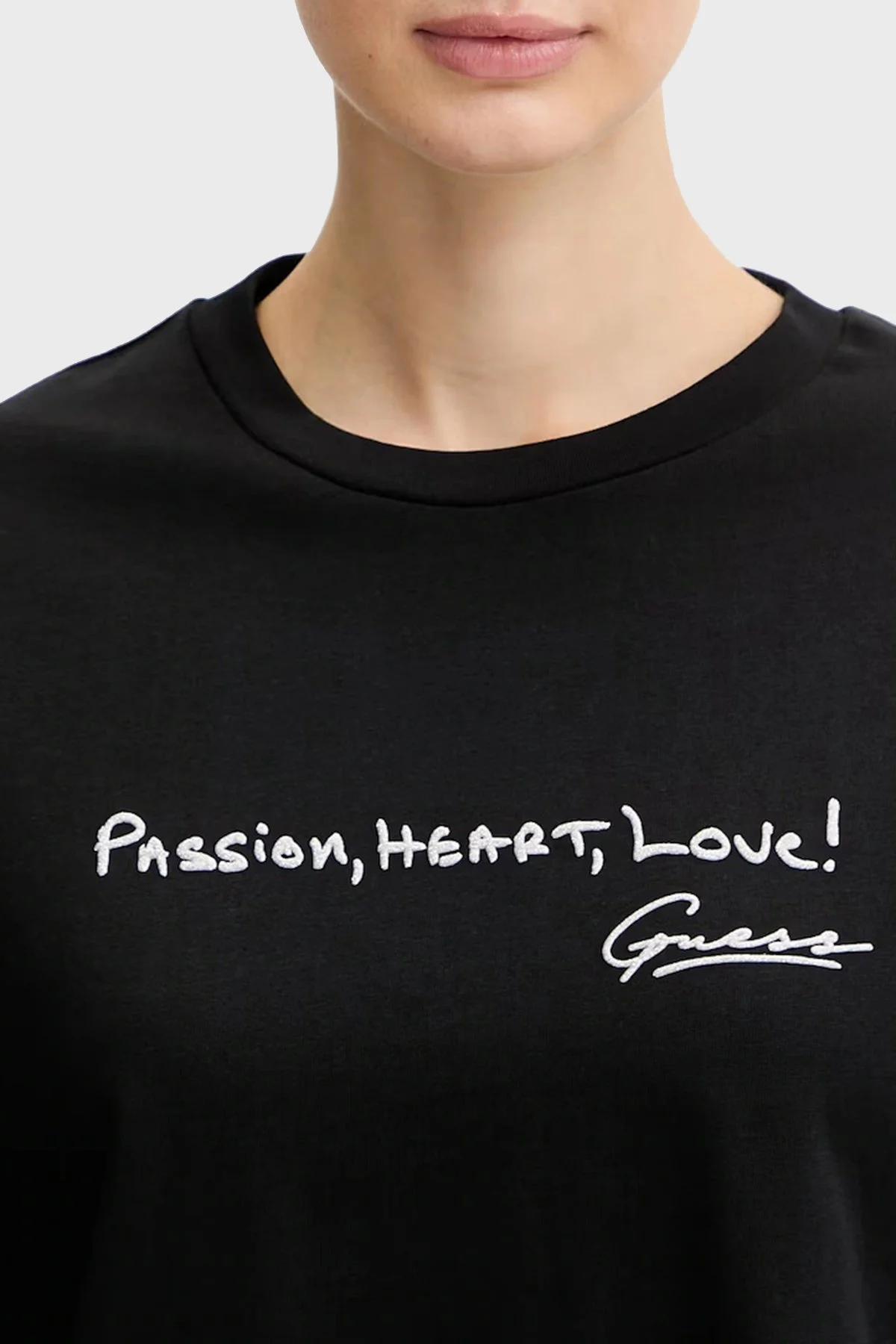 Gues Yazılı Pamuklu Regular Fit Bisiklet Yaka V6RI09I3Z14 Bayan T Shirt V6RI09 I3Z14 JBLK SİYAH - 4