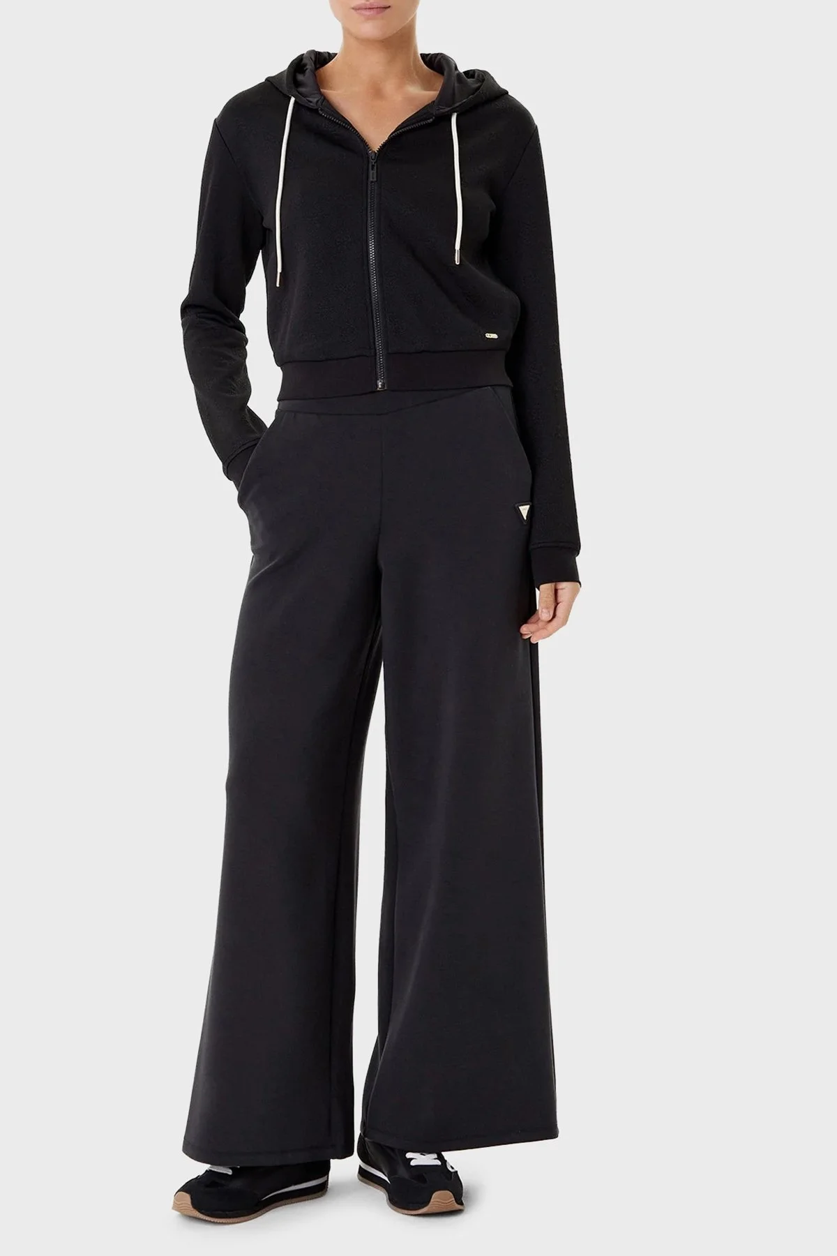 Guess 3D Peony Jakarlı Regular Fit Kapüşonlu Crop V5YQ06KBSL2 Bayan Sweat V5YQ06 KBSL2 FJ8A SİYAH - 2