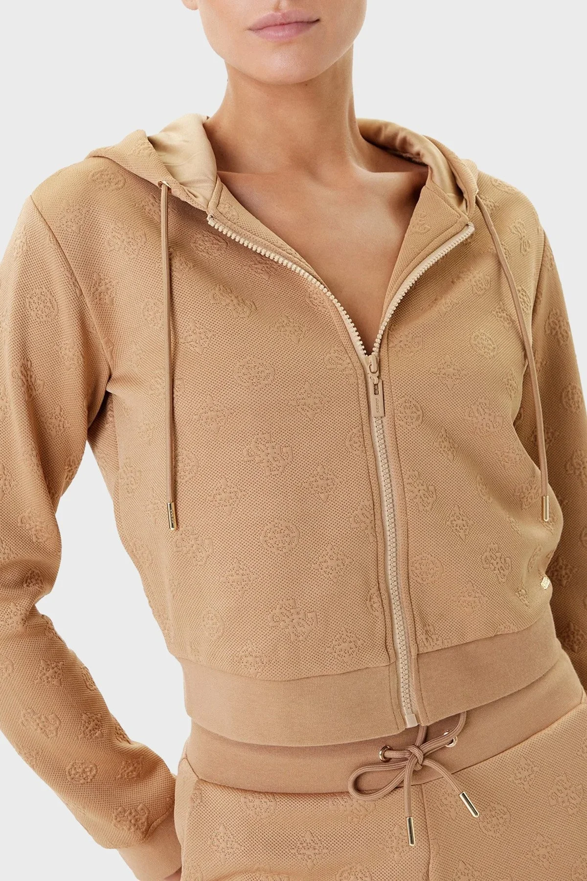 Guess 3D Peony Jakarlı Regular Fit Kapüşonlu Crop V5YQ06KBSL2 Bayan Sweat V5YQ06 KBSL2 FNDQ VİZON - 4