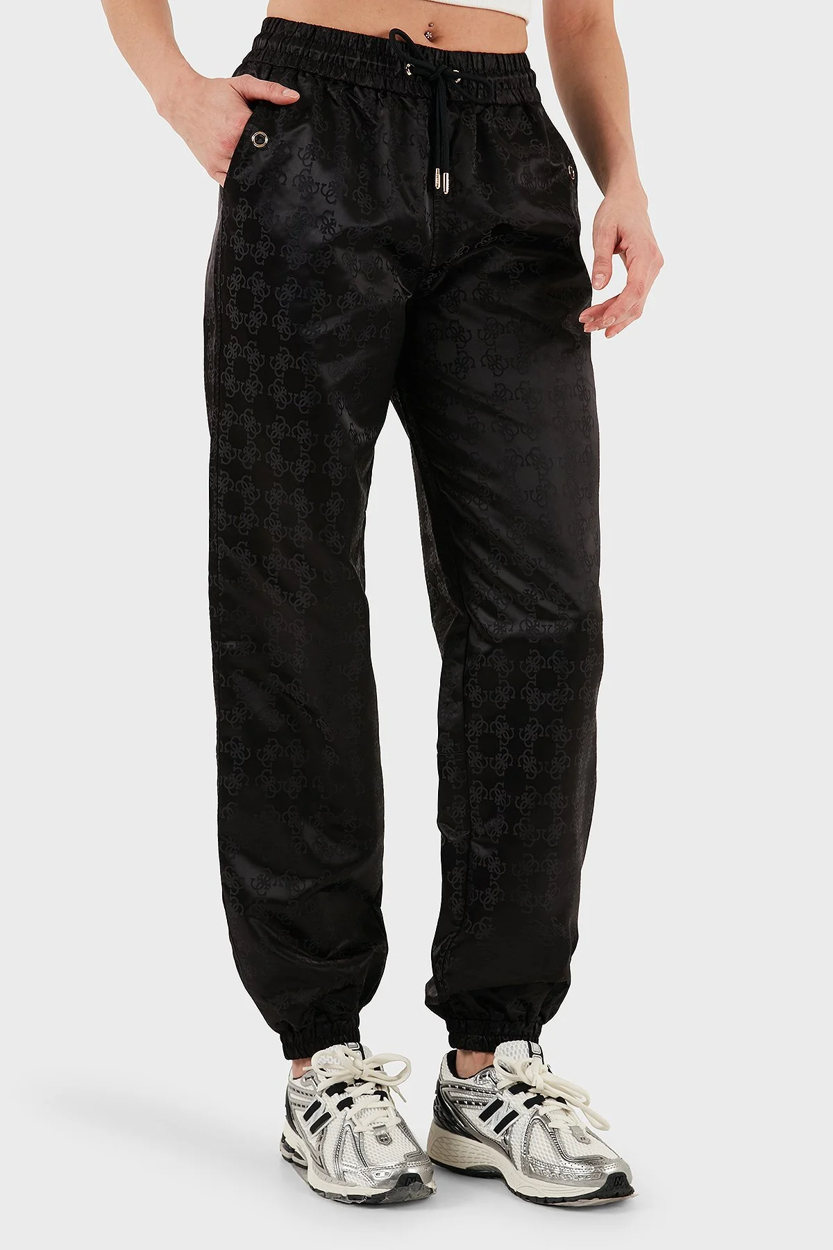 Guess 4G Aop Jakarlı Regular Fit Normal Bel Jogger V5YB14WHFU0 Bayan Pantolon V5YB14 WHFU0 FJ4Q SİYAH - 1