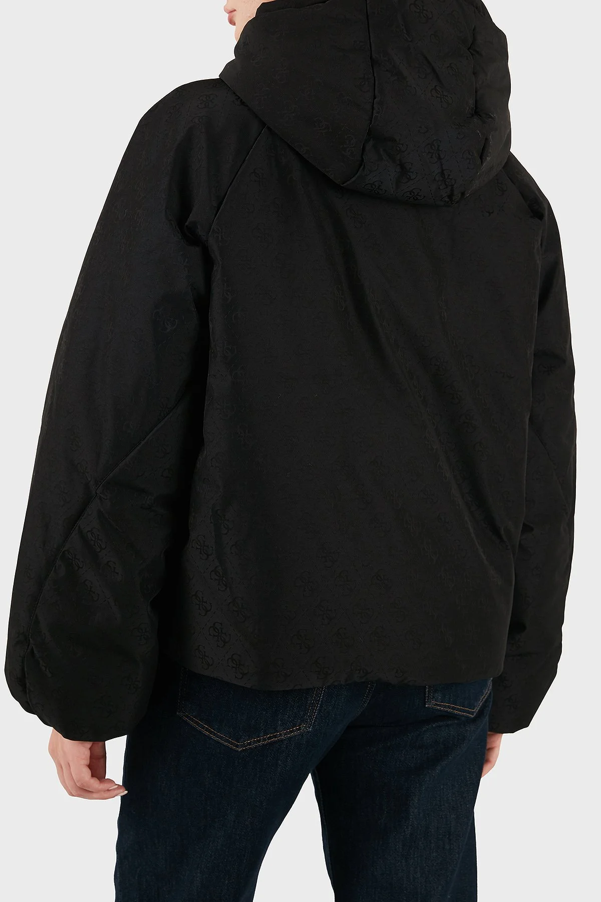 Guess 4G Boxy Tamamı Logolu Relaxed Fit Kapüşonlu Şişme V5BL07WGLW2 Bayan Mont V5BL07 WGLW2 FJ9G SİYAH - 3