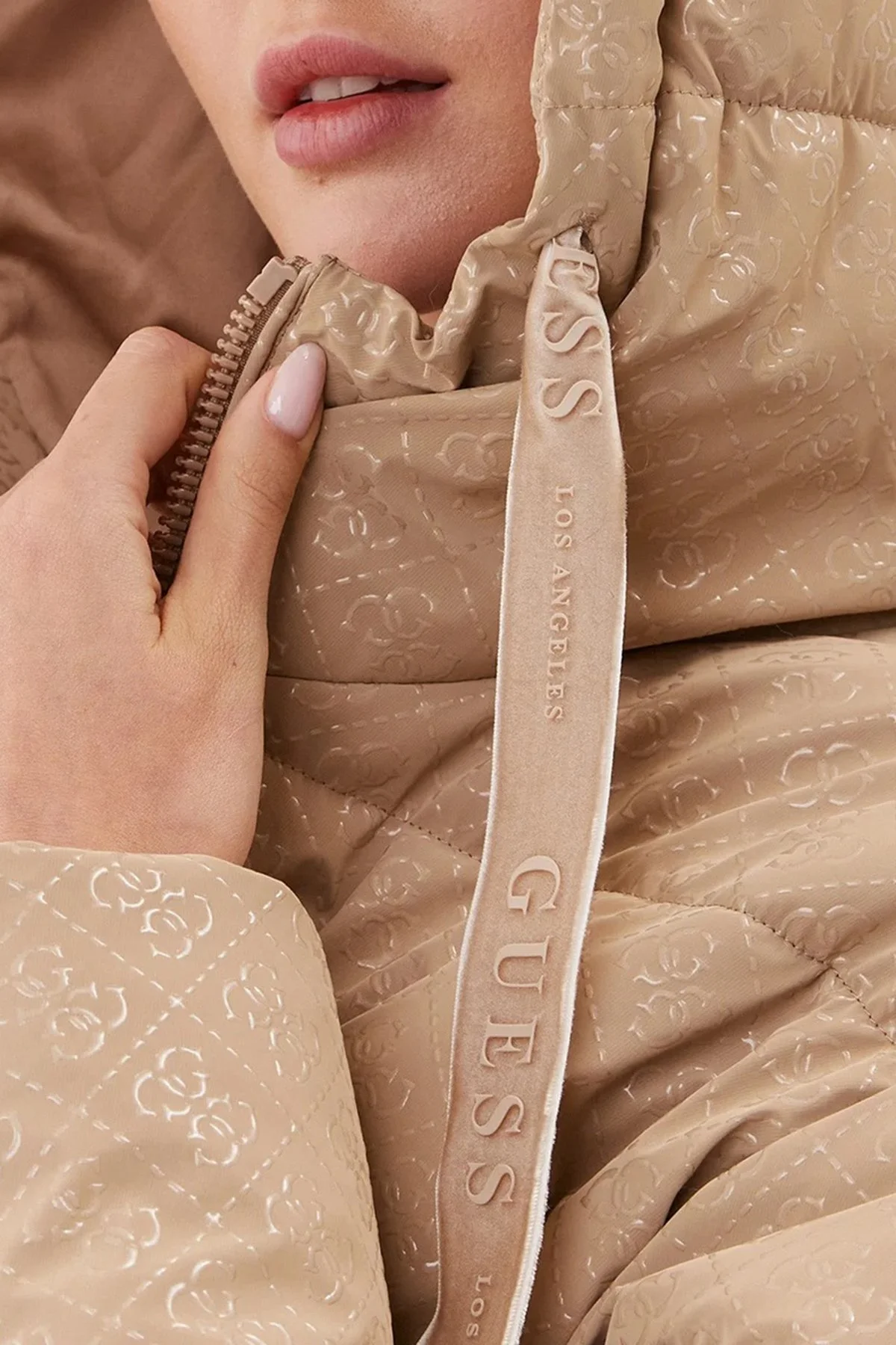 Guess 4G Logo Su İtici Rüzgar Geçirmez Kapüşonlu Şişme Bayan Mont W3BL22WFQU0 G1J7 BEJ - 4