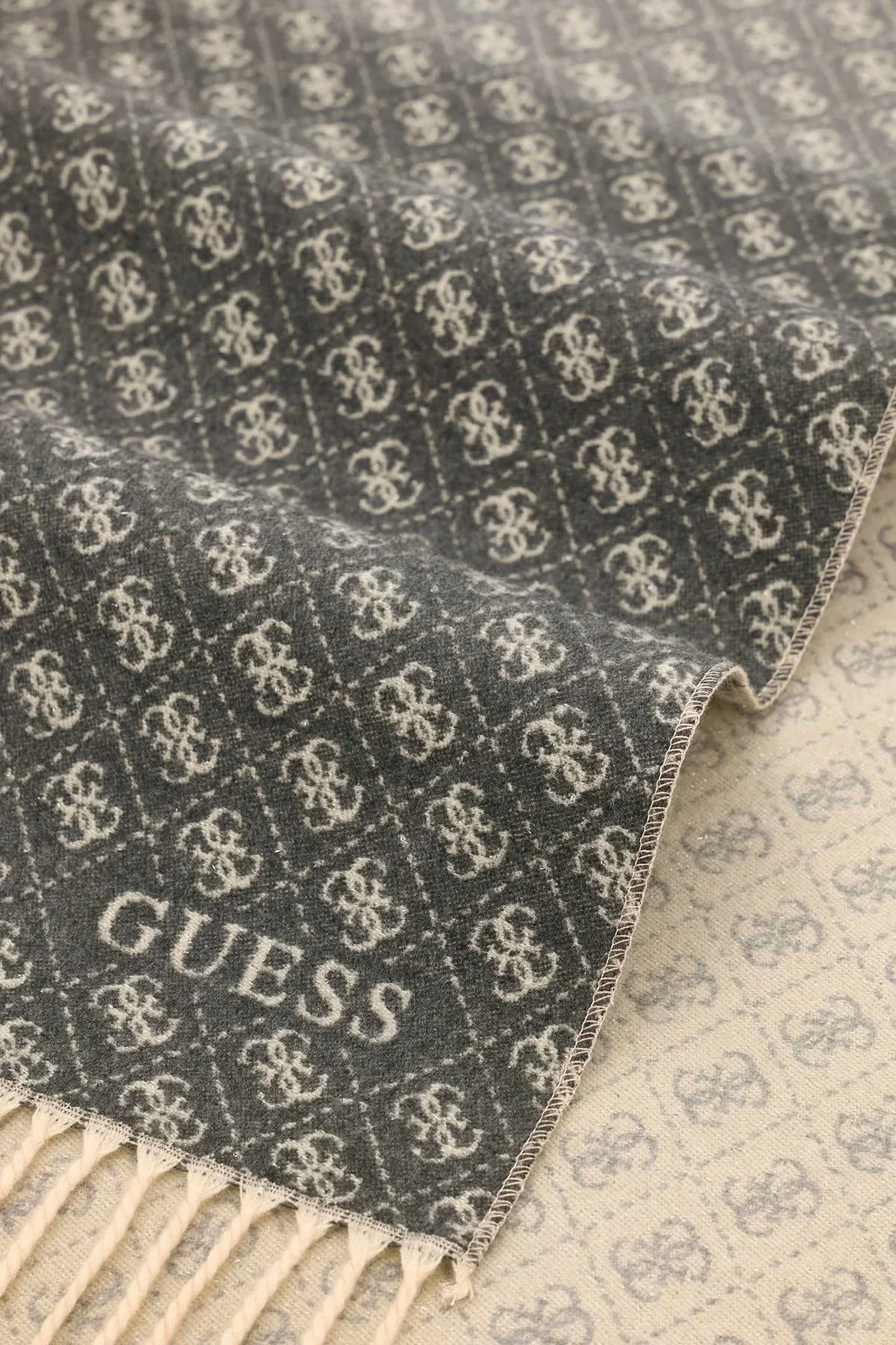 Guess 4G Logolu 60 x 190 cm AW5663VIS03 Kadın Şal AW5663 VIS03 BML Siyah-beyaz - 3