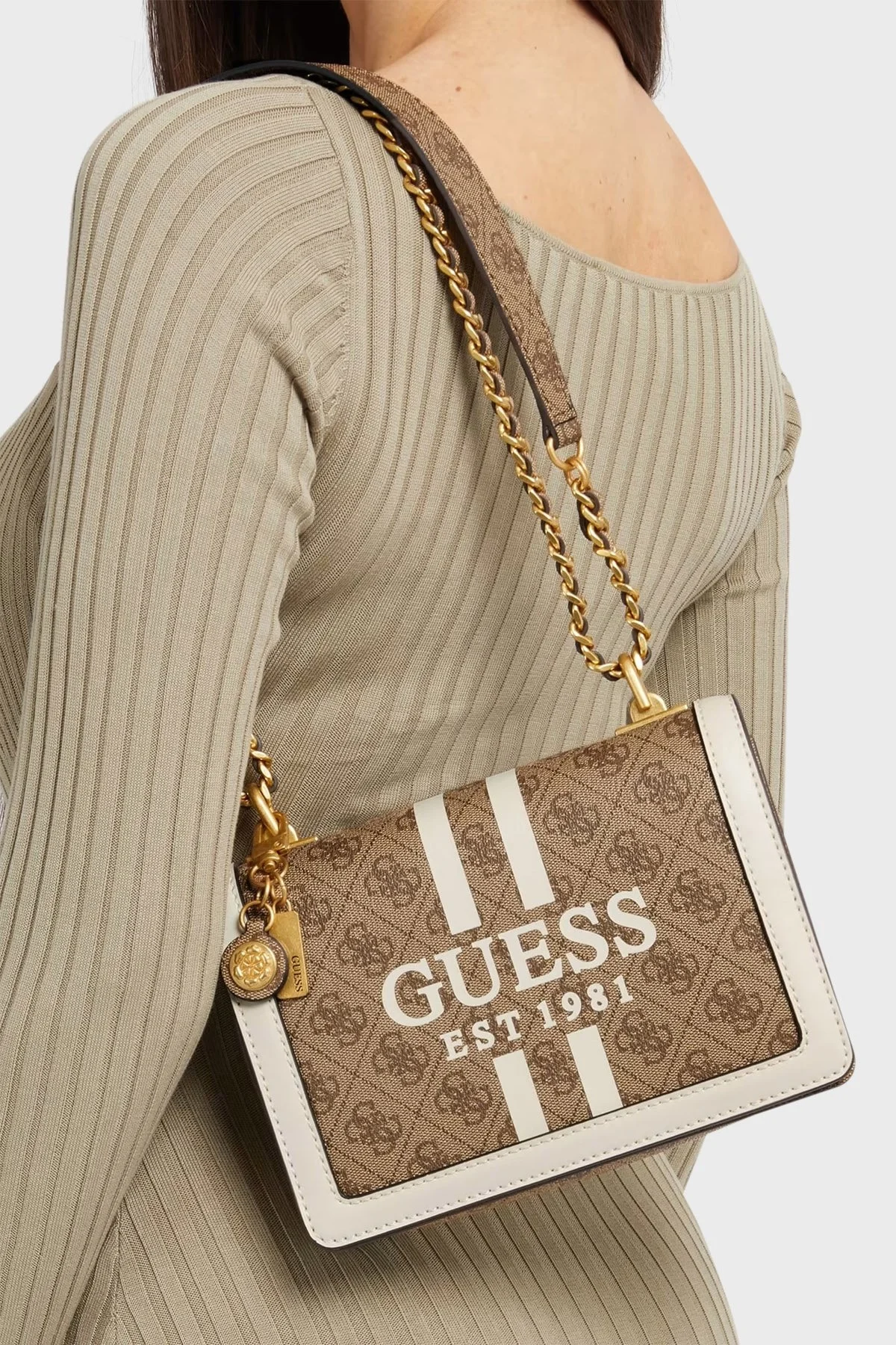 Guess Abey Dokuma Detaylı Zincirli Omuz Askılı Bayan Çanta HWSS8558190 LTL KAHVE - 3
