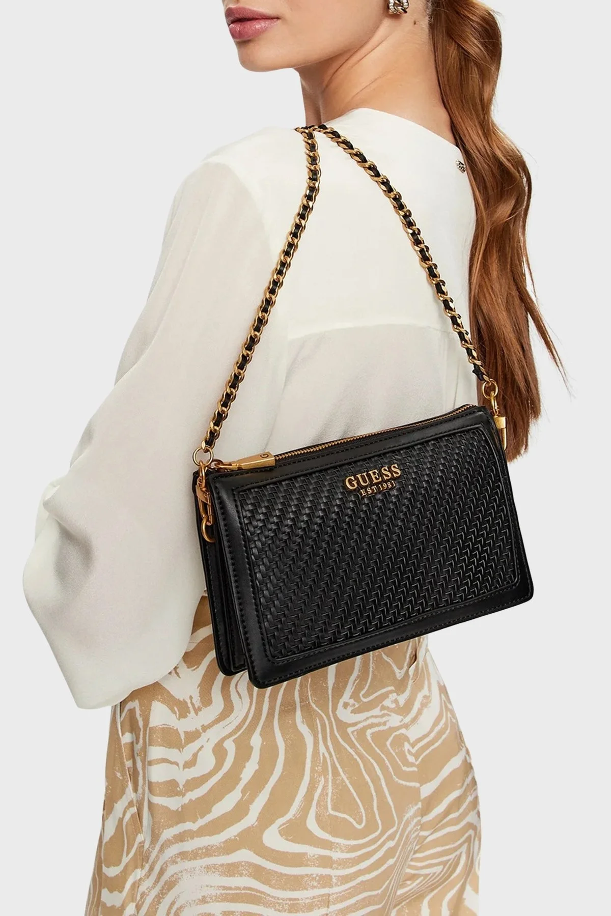 Guess Abey Fermuarlı Zincirli Omuz Askılı Bayan Çanta HWWA8558730 BLA SİYAH - 2